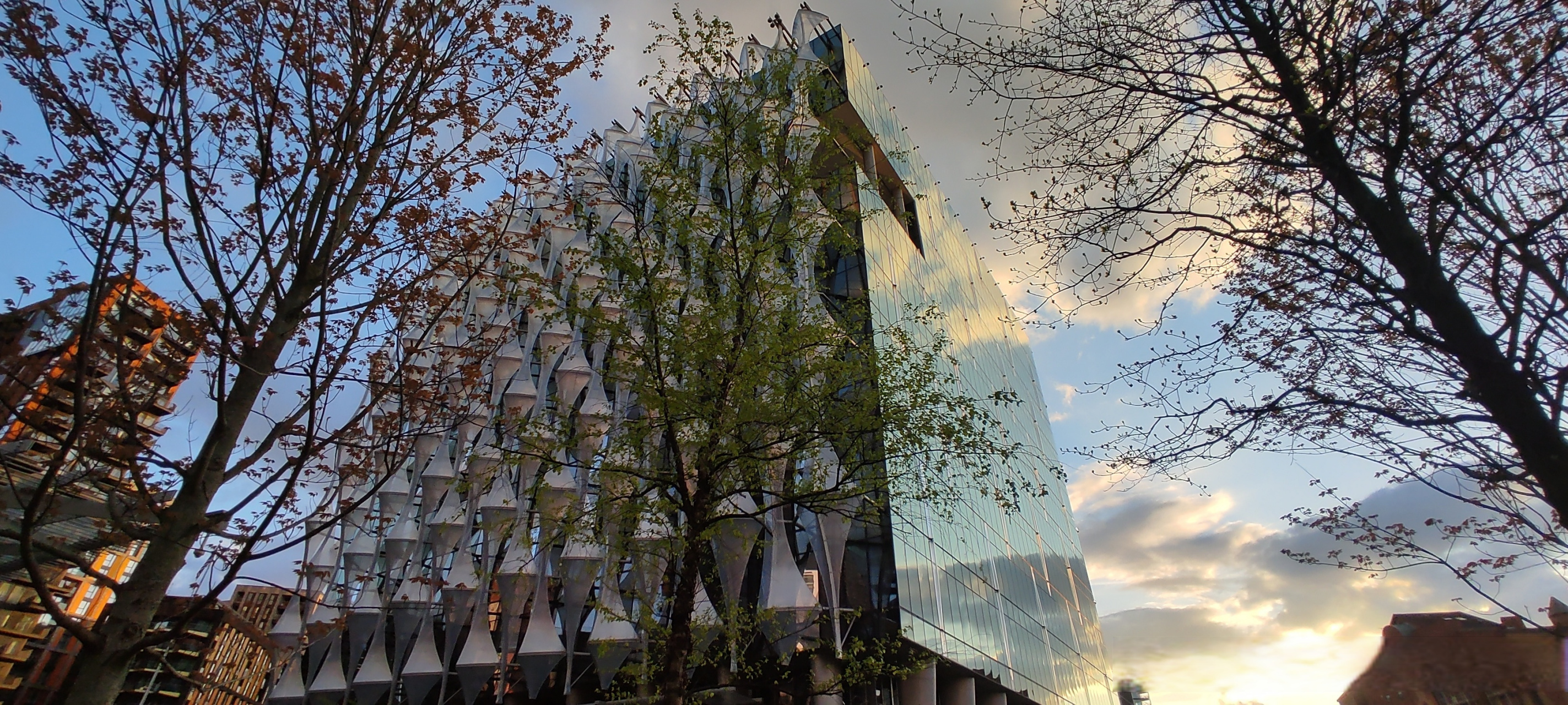 英国#回宾馆的时候,路过美国驻英国大使馆,别说,还真的气派.