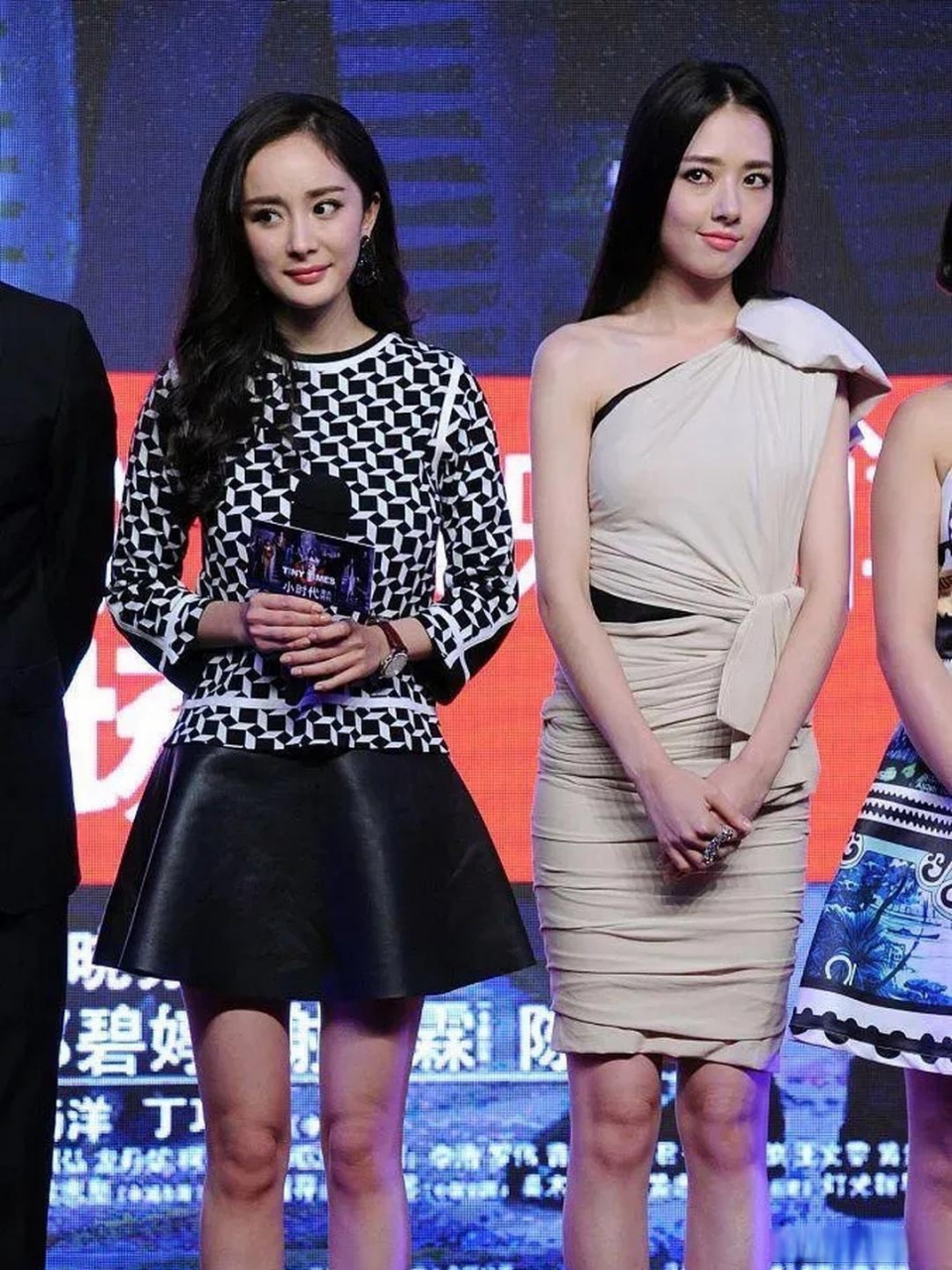 郭碧婷杨幂早期同台,两人地位差距很明显,三十年河东转河西,如今