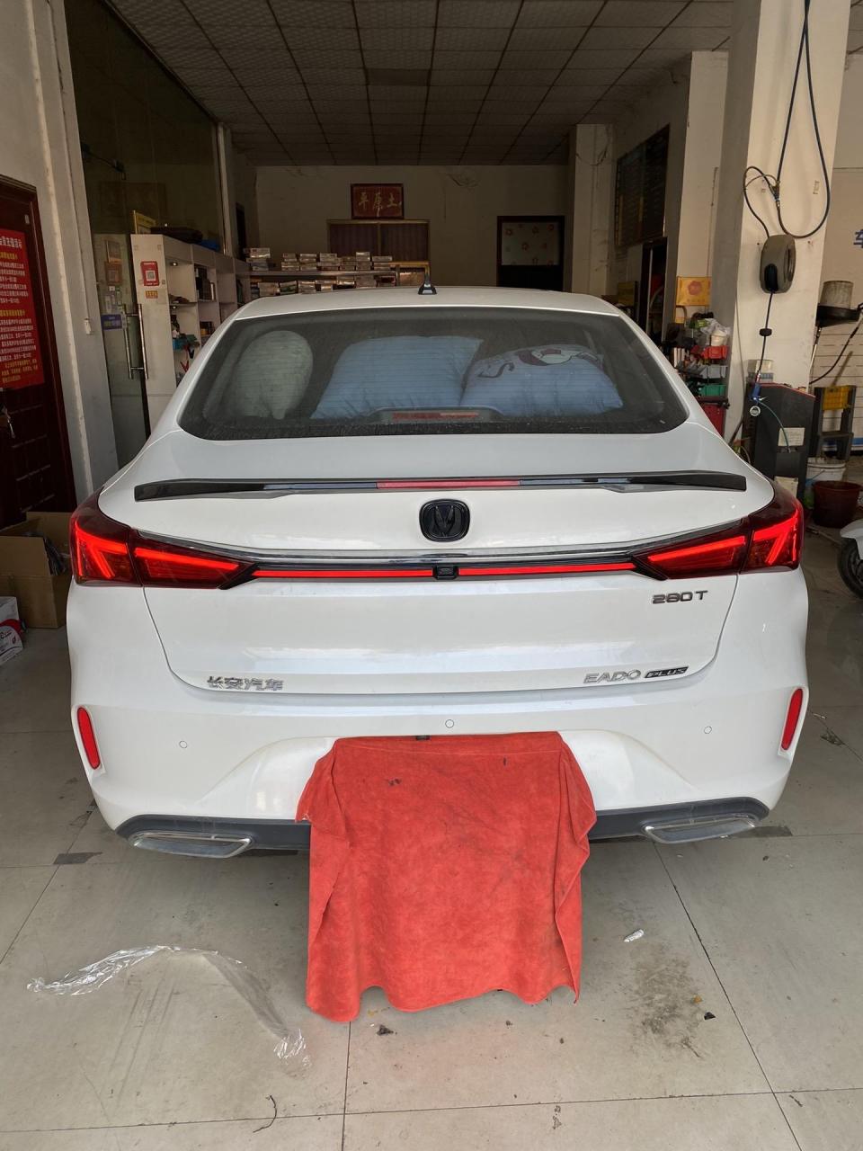 长安逸动加装日行灯和后面贯穿尾灯 03