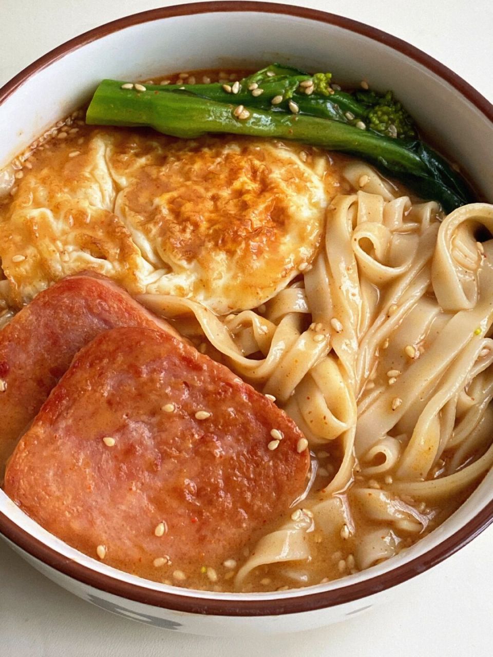 麻酱酸汤面香迷糊,一定要试试01 麻酱汤汁裹满每根面条,嗦起面来太