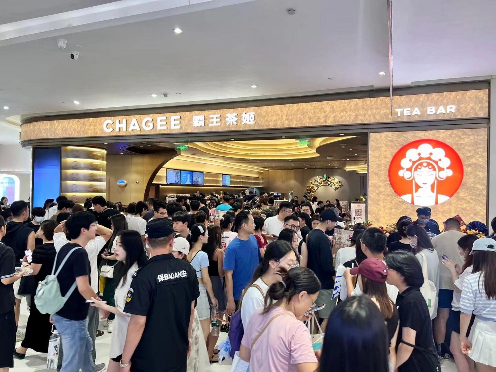 5晚 合生汇霸王茶姬排队太恐怖了! 全北京人都来喝奶茶了吗?