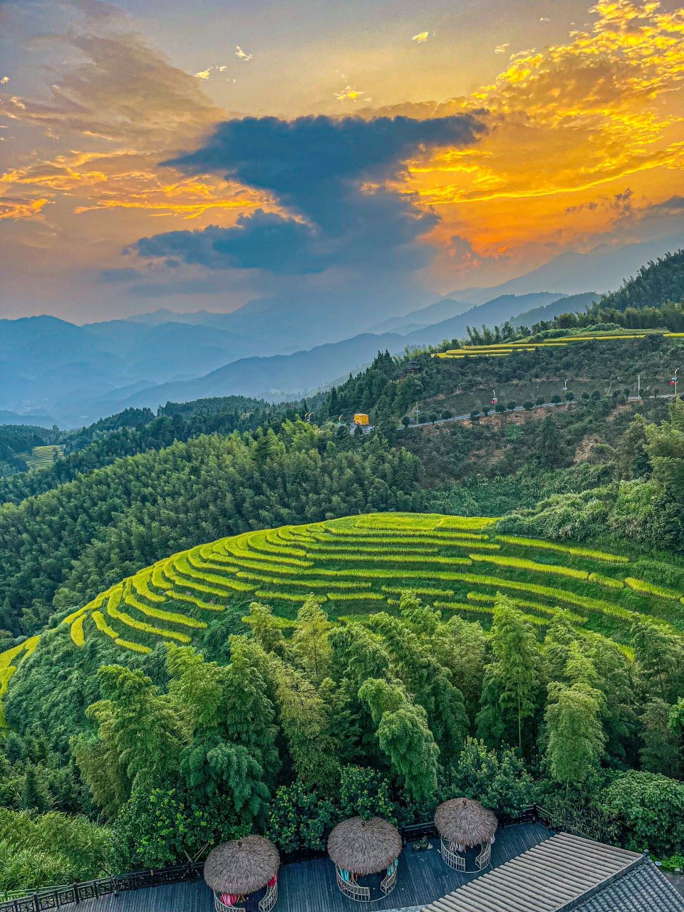 上堡梯田风景区图片