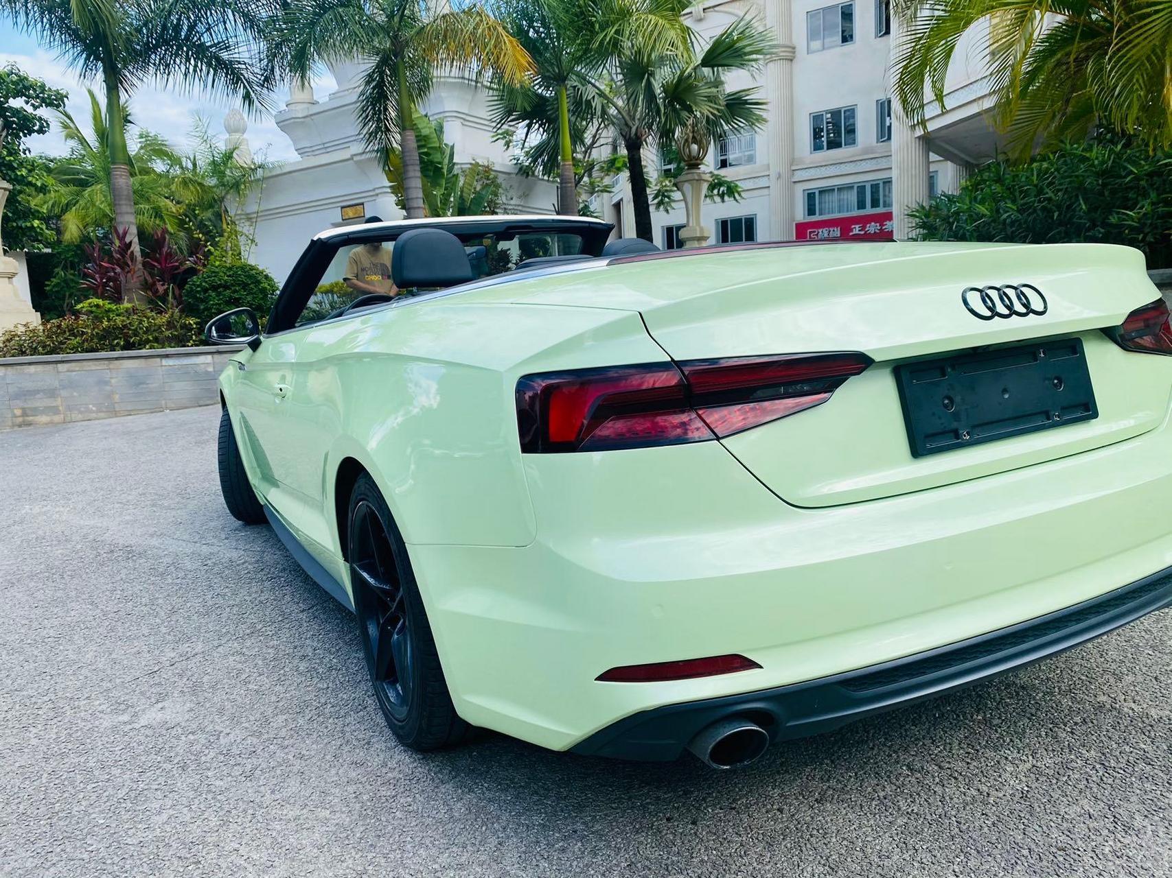 敞篷奥迪a五牛油果绿的配色