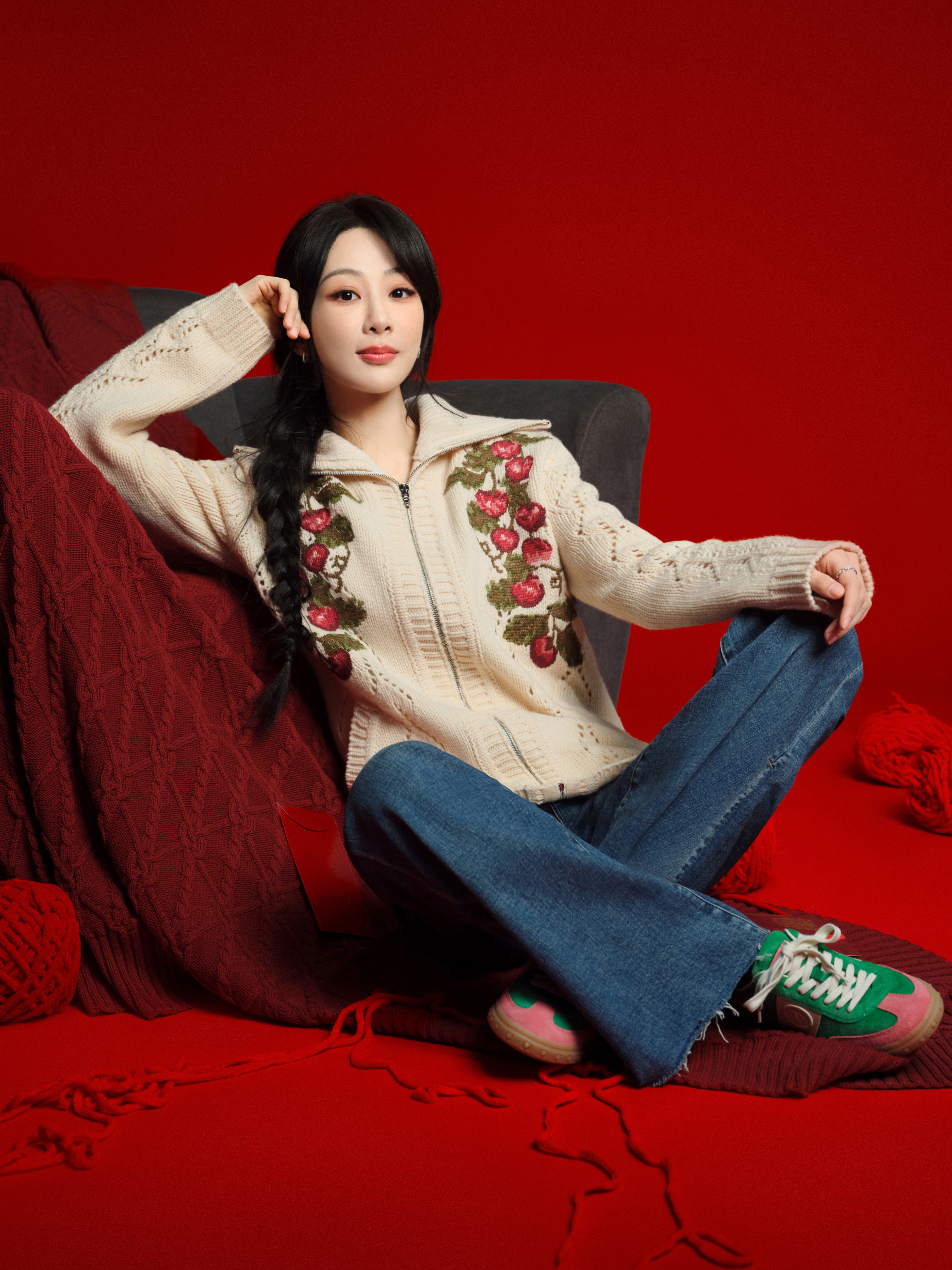 杨紫 祝大家展宏图,皆顺意,福泽伴,梦成真.恭贺新禧,蛇年大吉