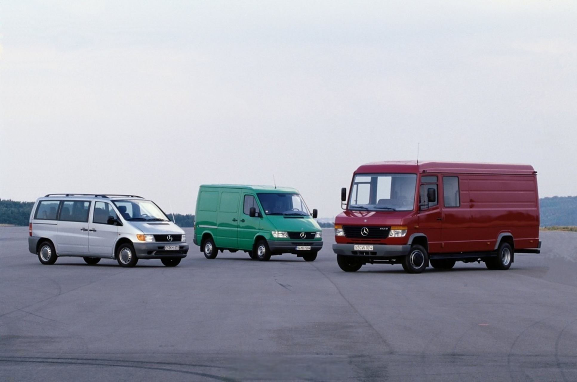 90年代后期的奔驰轻型商用车家族小合影 #经典老车# #奔驰# #van事通