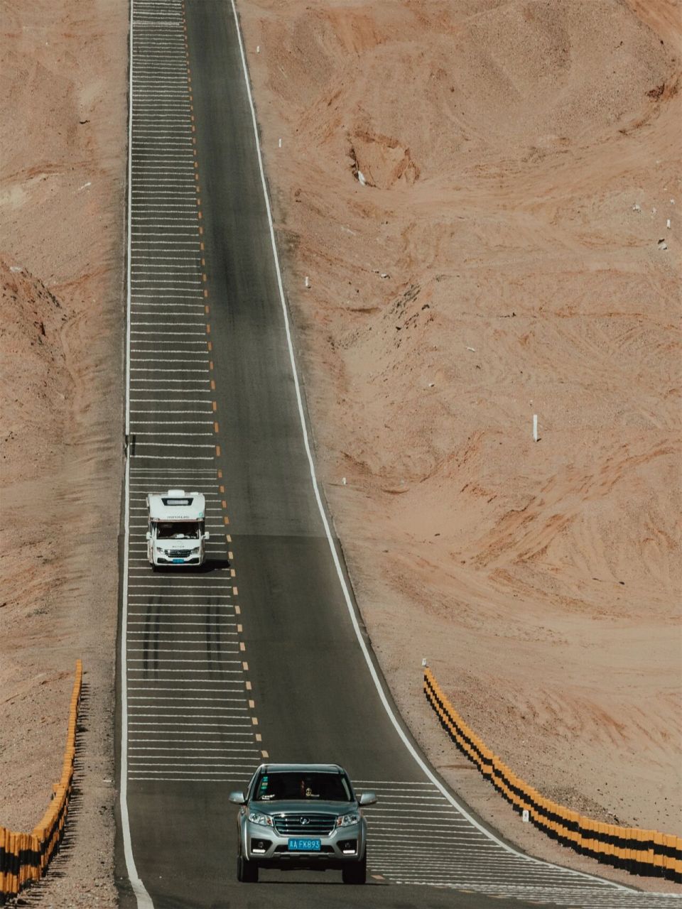 315网红公路"u型公路"|又翻车出人命了 91315网红公路在公路中间