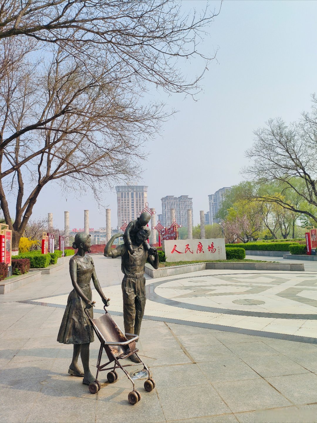 现在,这一家人显然是差俩指标了!