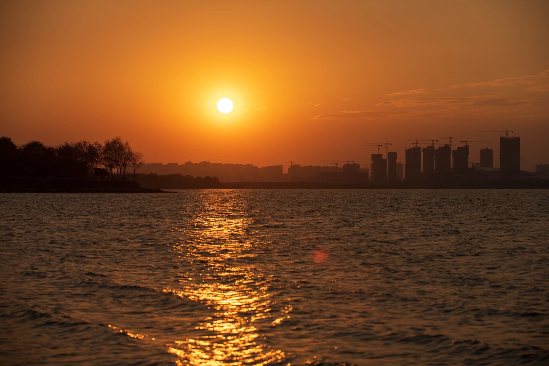 一起看落日# #晚霞# #拍照# #南昌瑶湖# #摄影