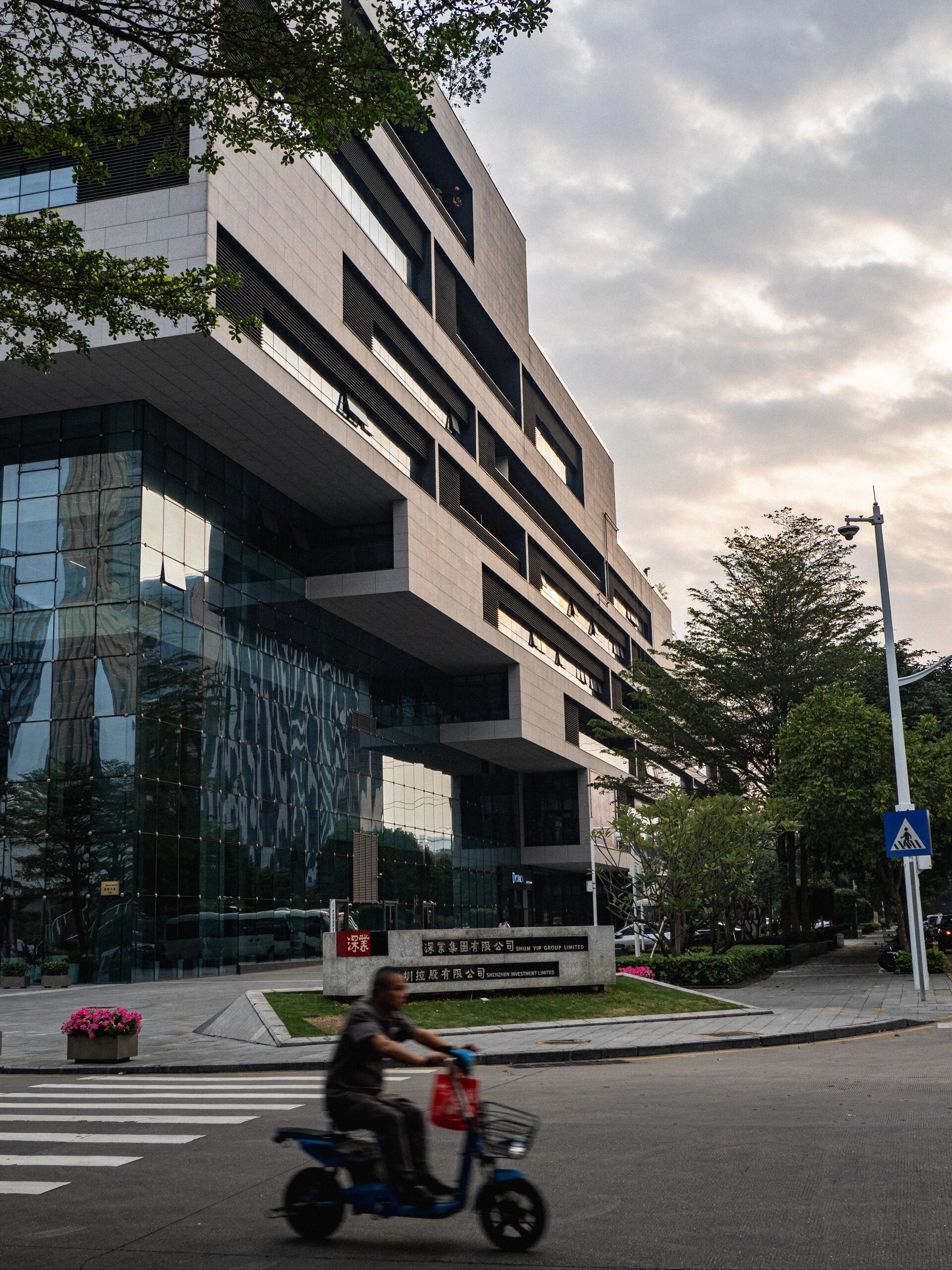 深圳 tairan 深业泰然大厦 stair step shaped building in the