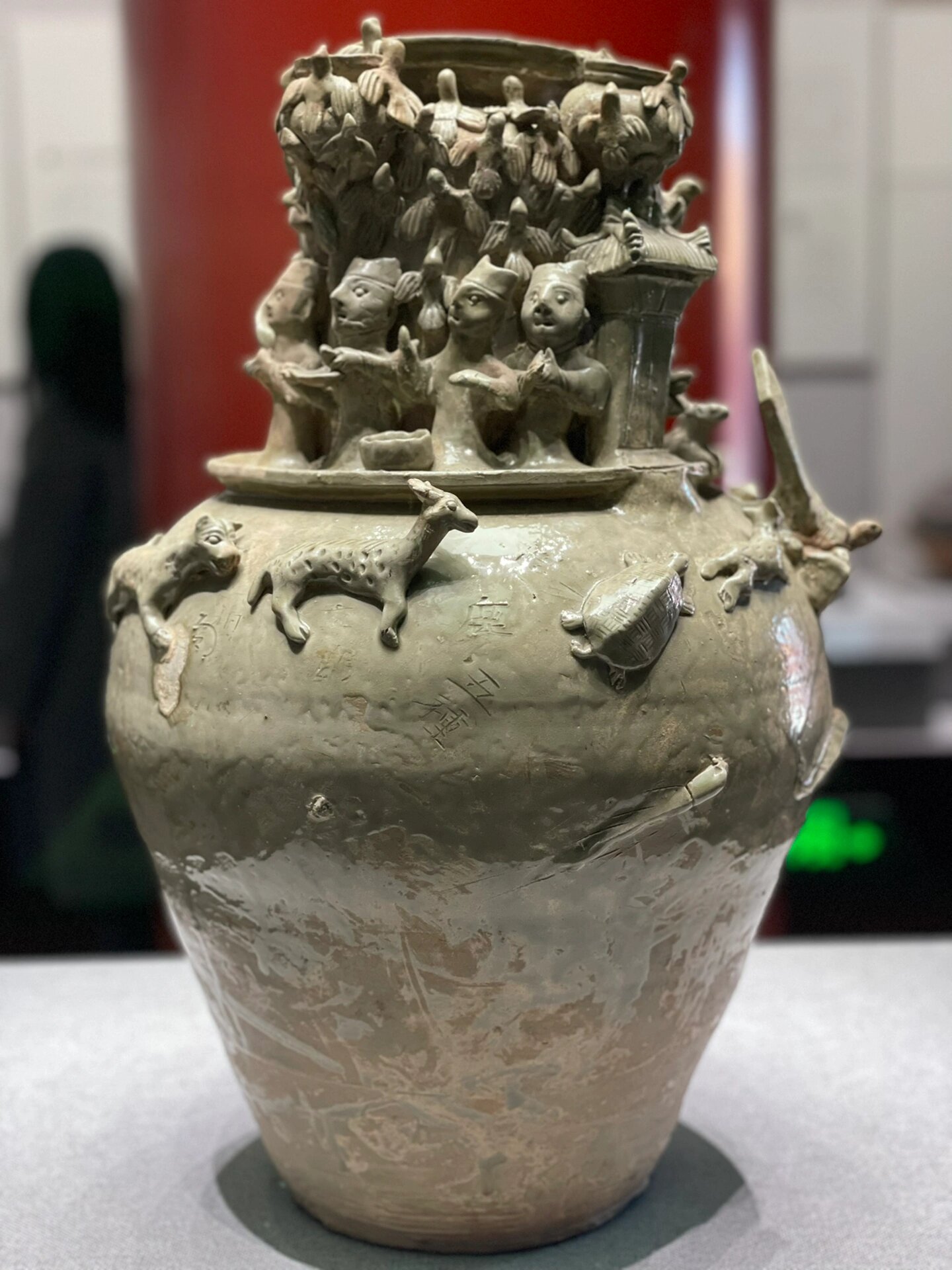 故宫博物院9215止出国的三国青釉堆塑谷仓罐 06三国青釉堆塑