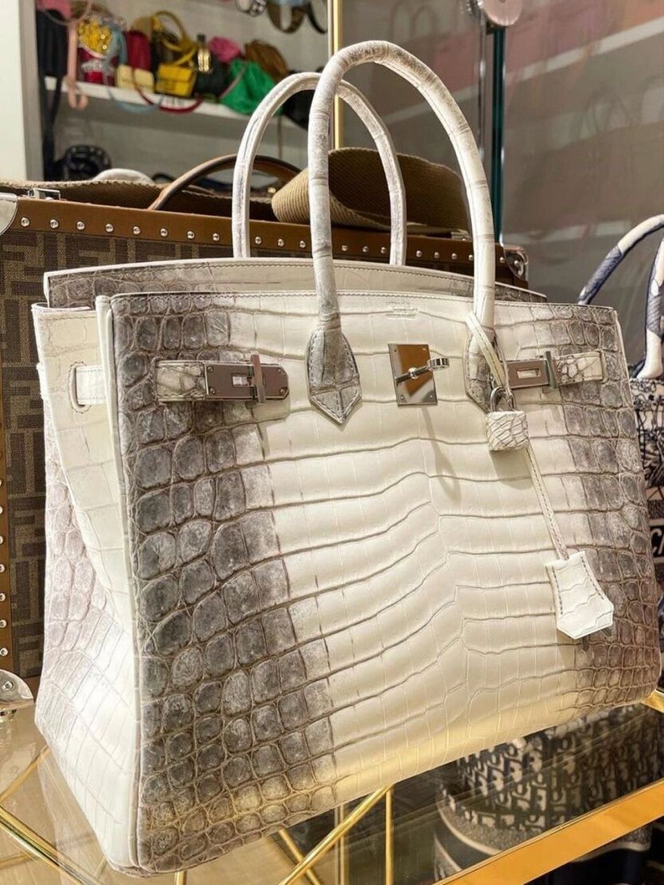 是现在全世界最贵的一只包了,算是"包王"