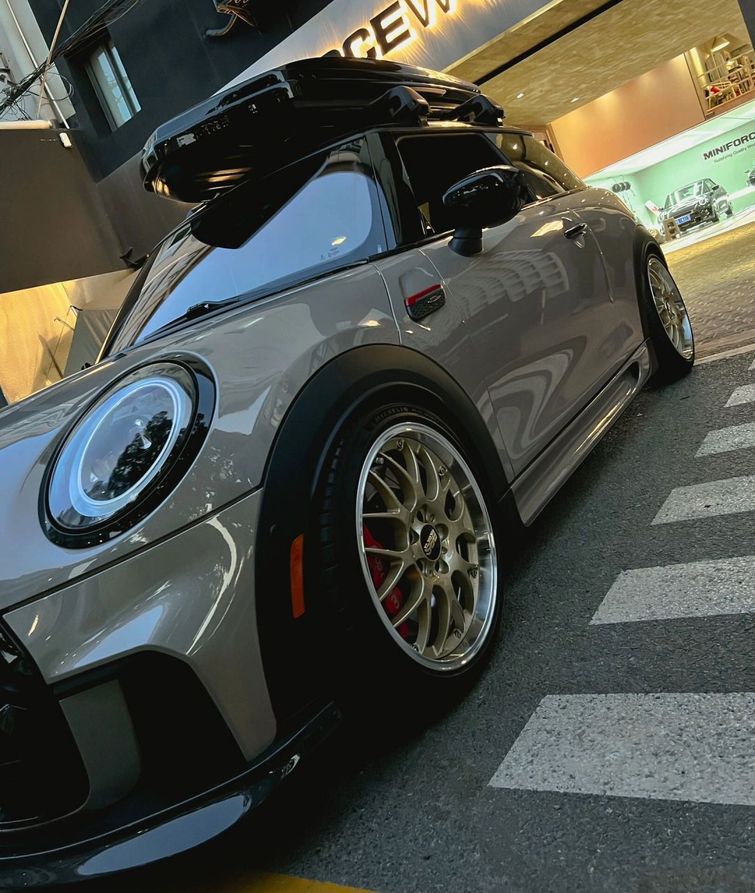 mini改装案列 独角兽灰 x 金 |mini jcw|||bbs rs-gt 的淡金色配