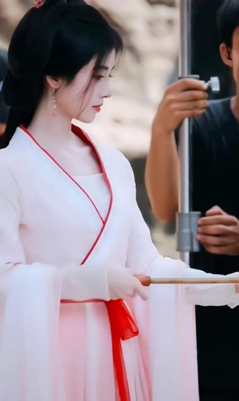 鞠婧祎这造型太美了 出水芙蓉真的好美啊