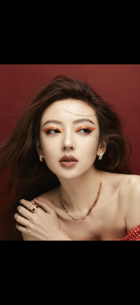 何瑞贤酷妆容头像写真