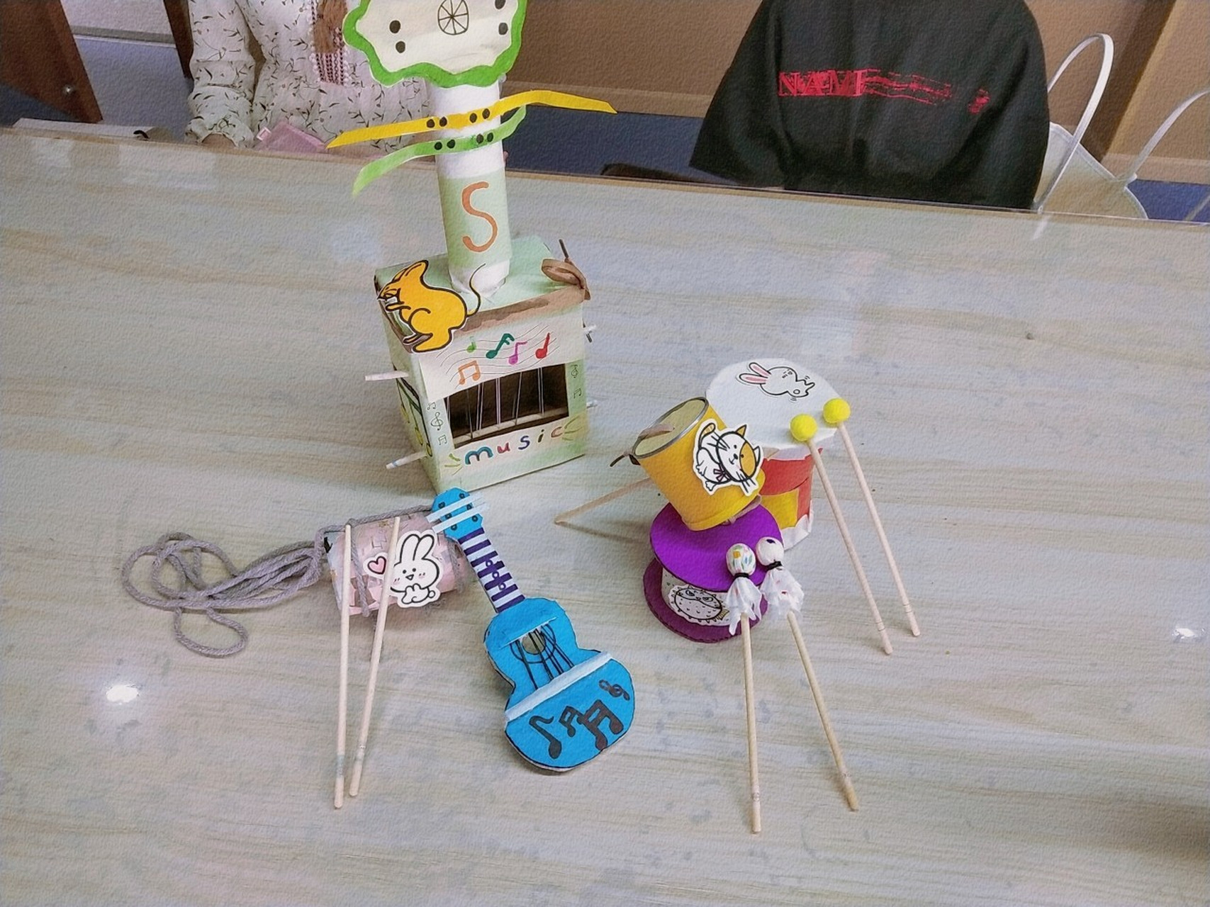 自制有声音的乐器 为了以后去幼儿园的环创,我们寝的自制的手工作品