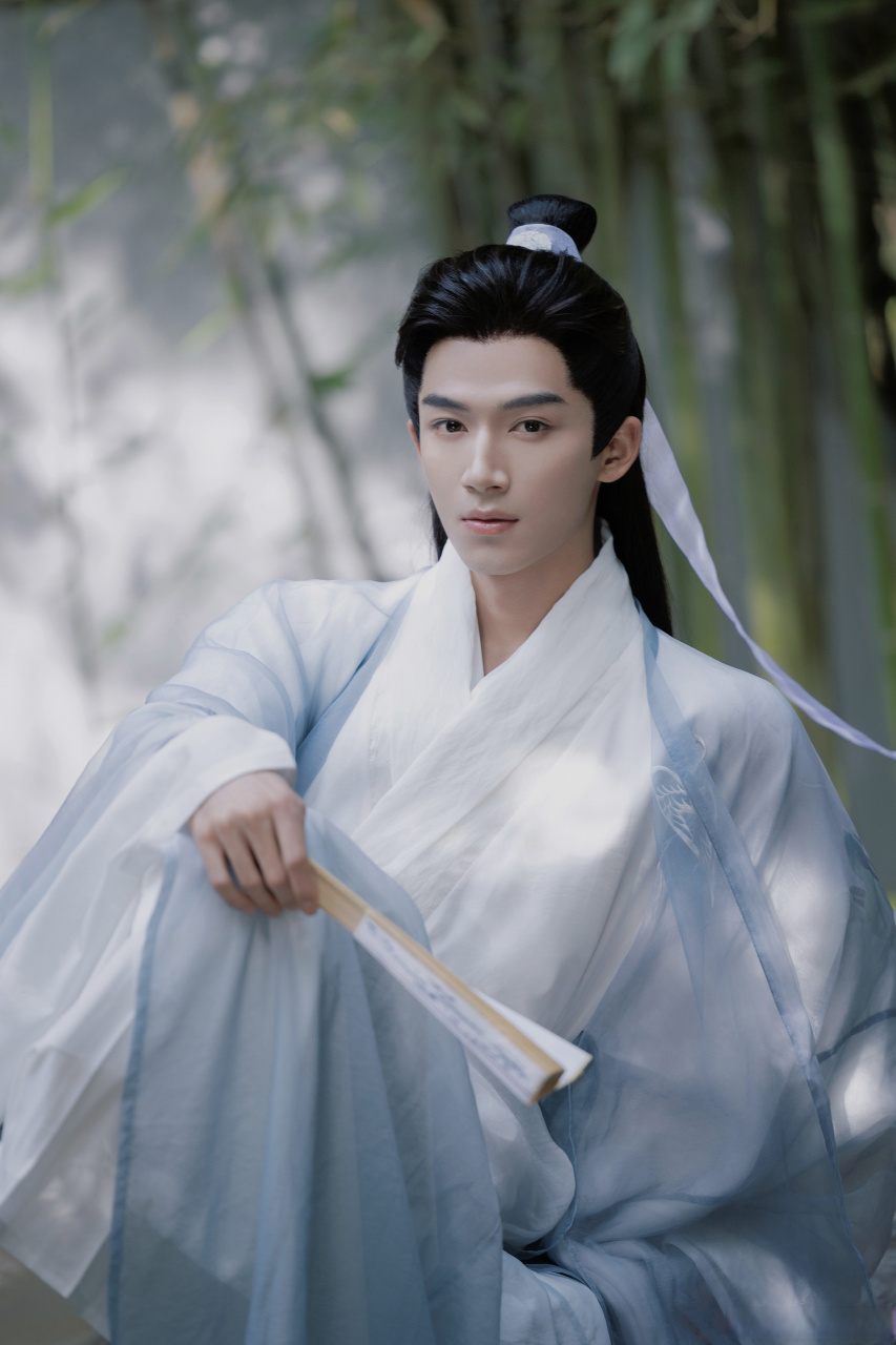 清风徐来,谦谦君子无双.欢娱影视演员王星越古风写真大片今日释出.