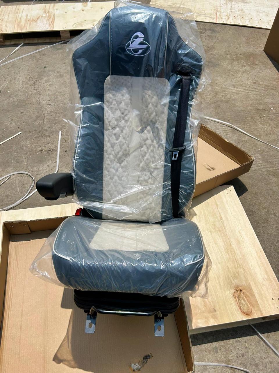 乘龙h7新款原装格拉默90.3航空座椅,乘龙系列无损升级安装.