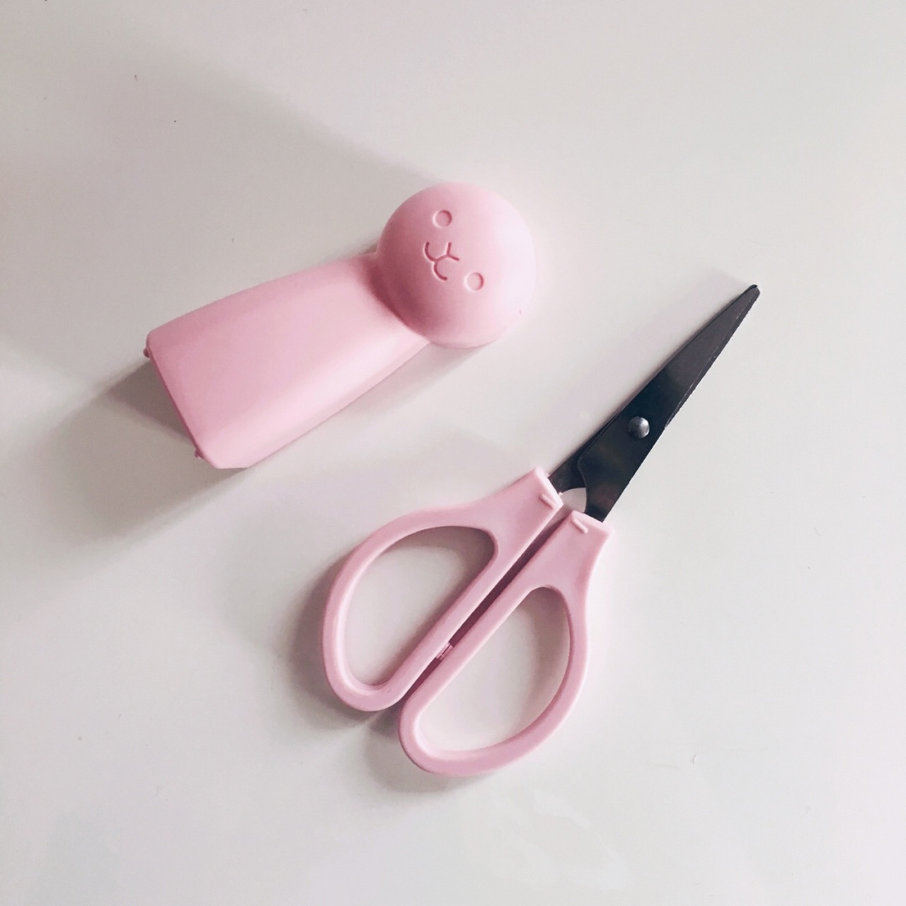 家里完全不缺剪刀,但是这个好可爱有没有!