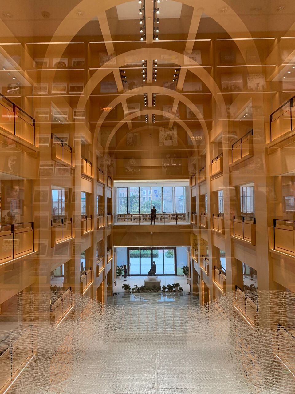 徐家汇书院 zikawei library 徐家汇书院(徐汇区图书馆新馆)位于徐家