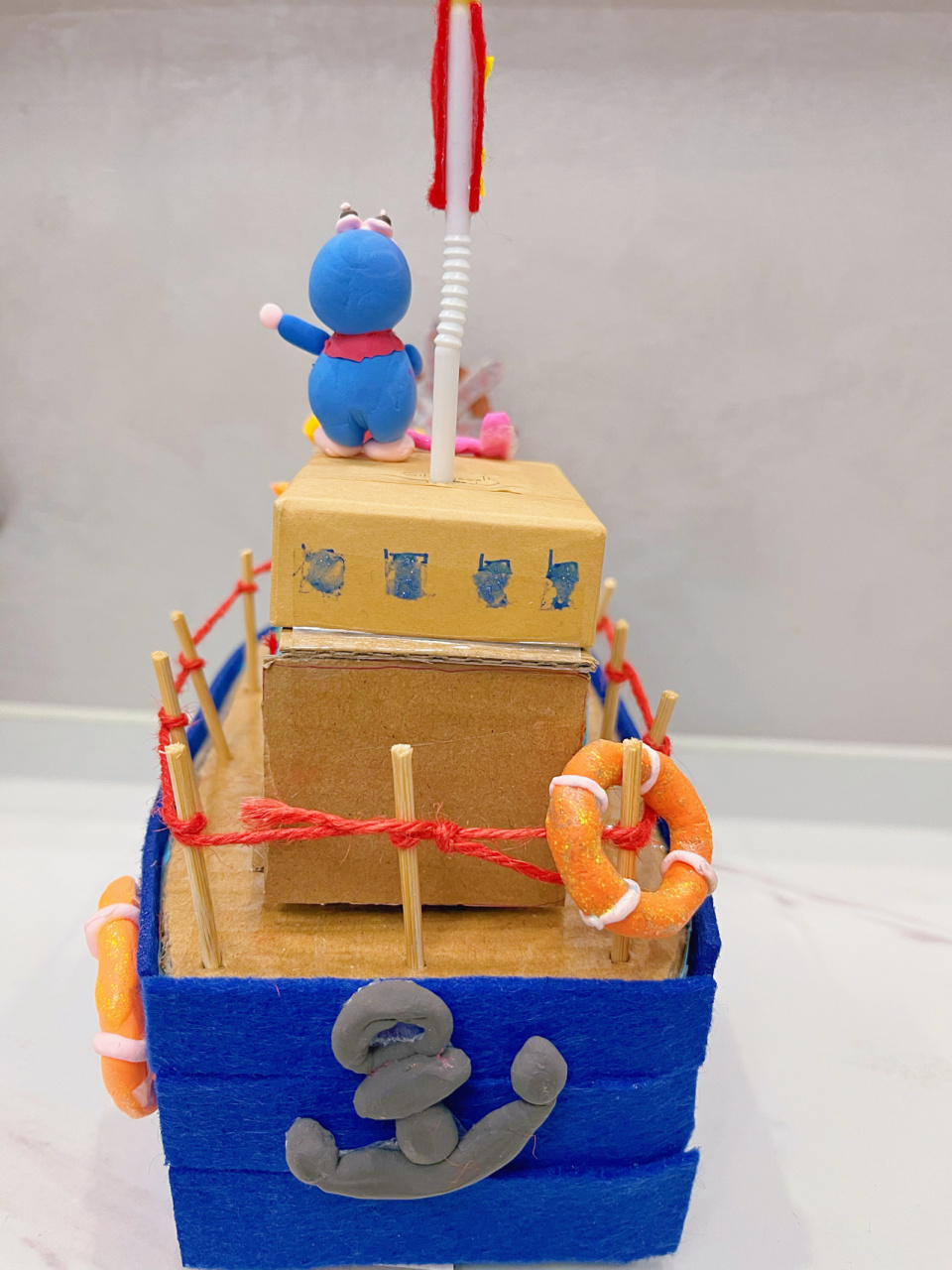 国庆立体船手工作业,废物利用纸板,粘土等 赶个手工作业,家里能利用的