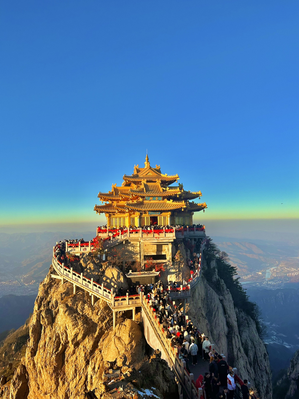 老君山的金顶!实在是太美了 山上的风景永远是最好的!