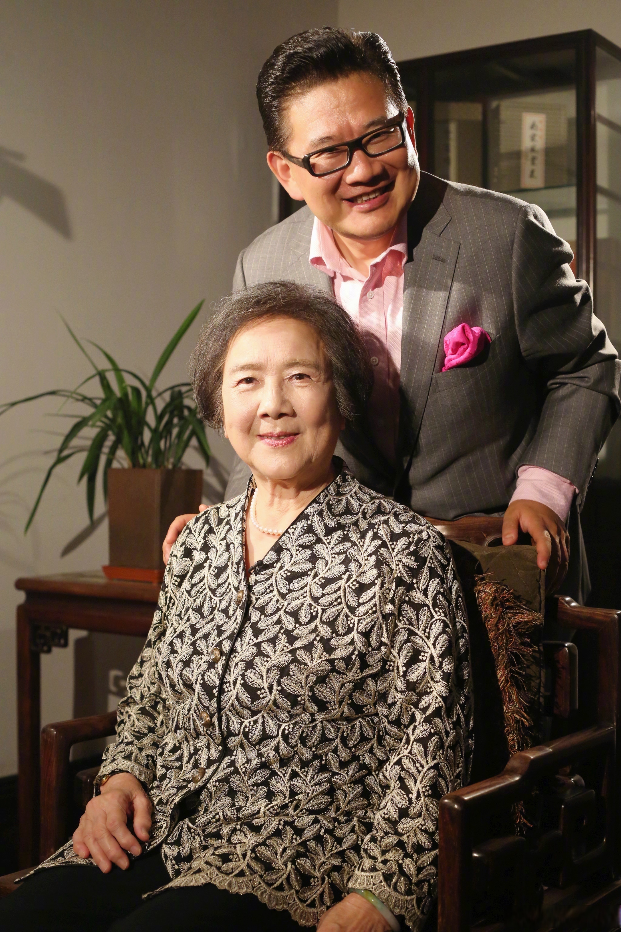 恭喜92岁高龄越剧表演艺术家吕瑞英老师荣获本届白玉兰奖特殊贡献奖.