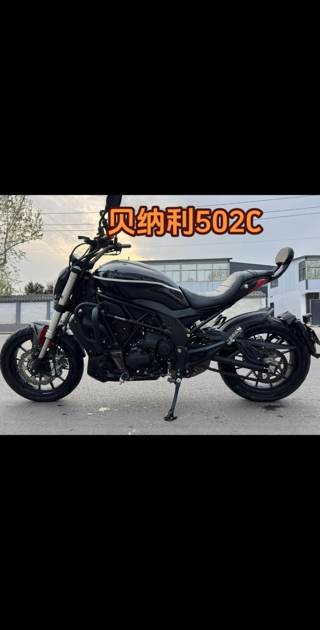 19年5月贝纳利502c,实表1万6,车况没任何问题,随时过户.
