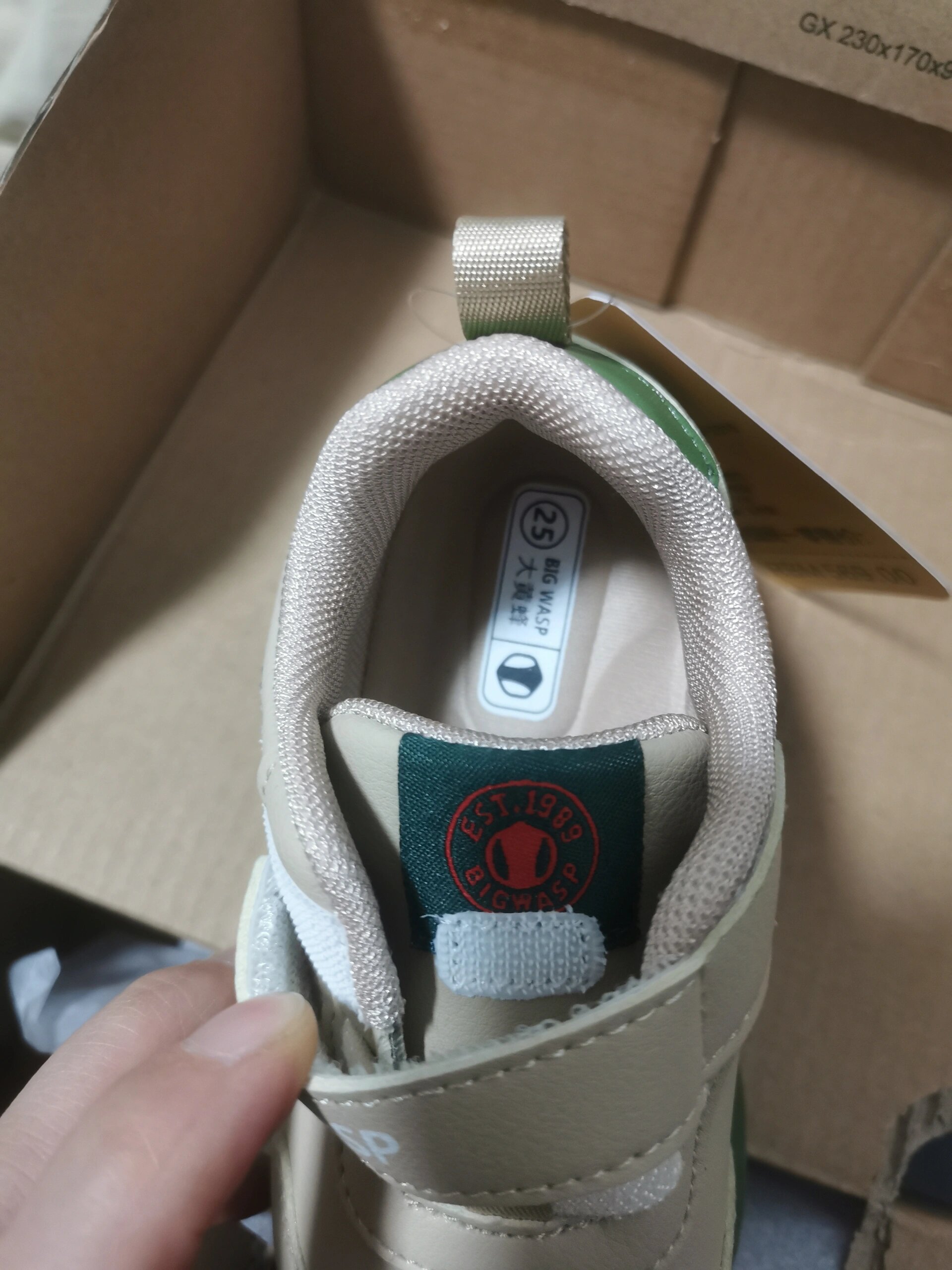 大黄蜂童鞋真假 第一次给儿子网购买鞋,这大黄蜂是正品吗?