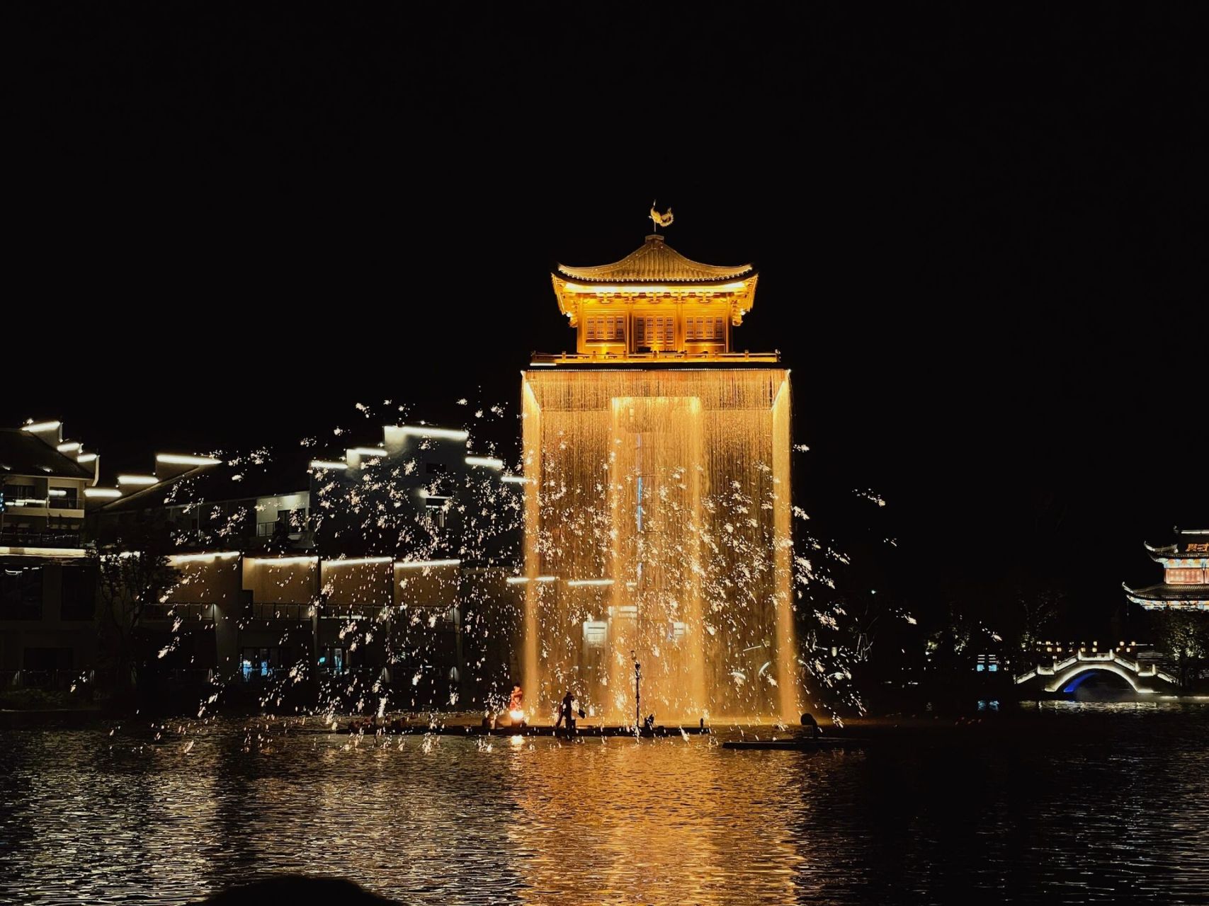 最新篁岭的龙灯和婺女洲烟花秀打铁花时间表 婺源篁岭的龙灯和婺女洲