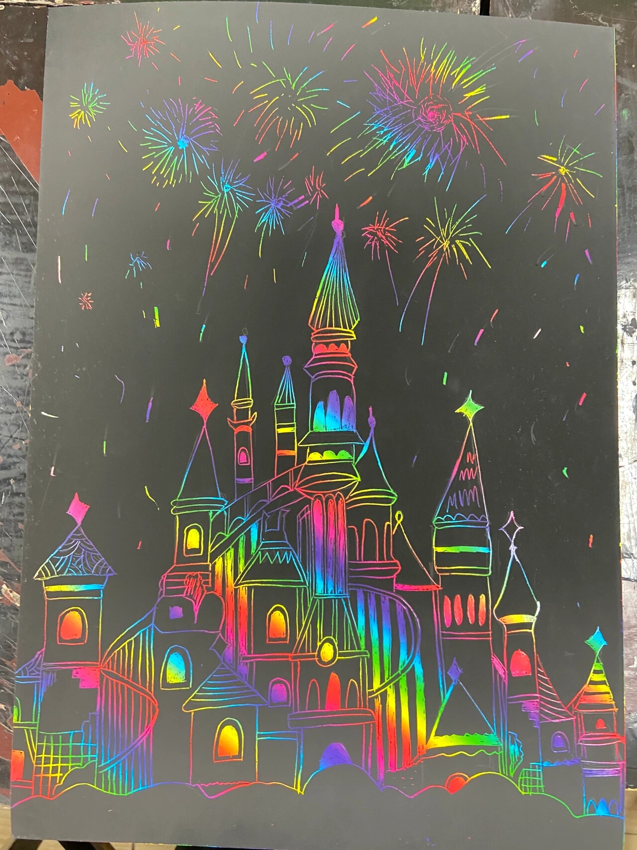城堡刮画 1用铅笔画出底稿(要轻一点哦)也可以直接上手 2可以用牙签