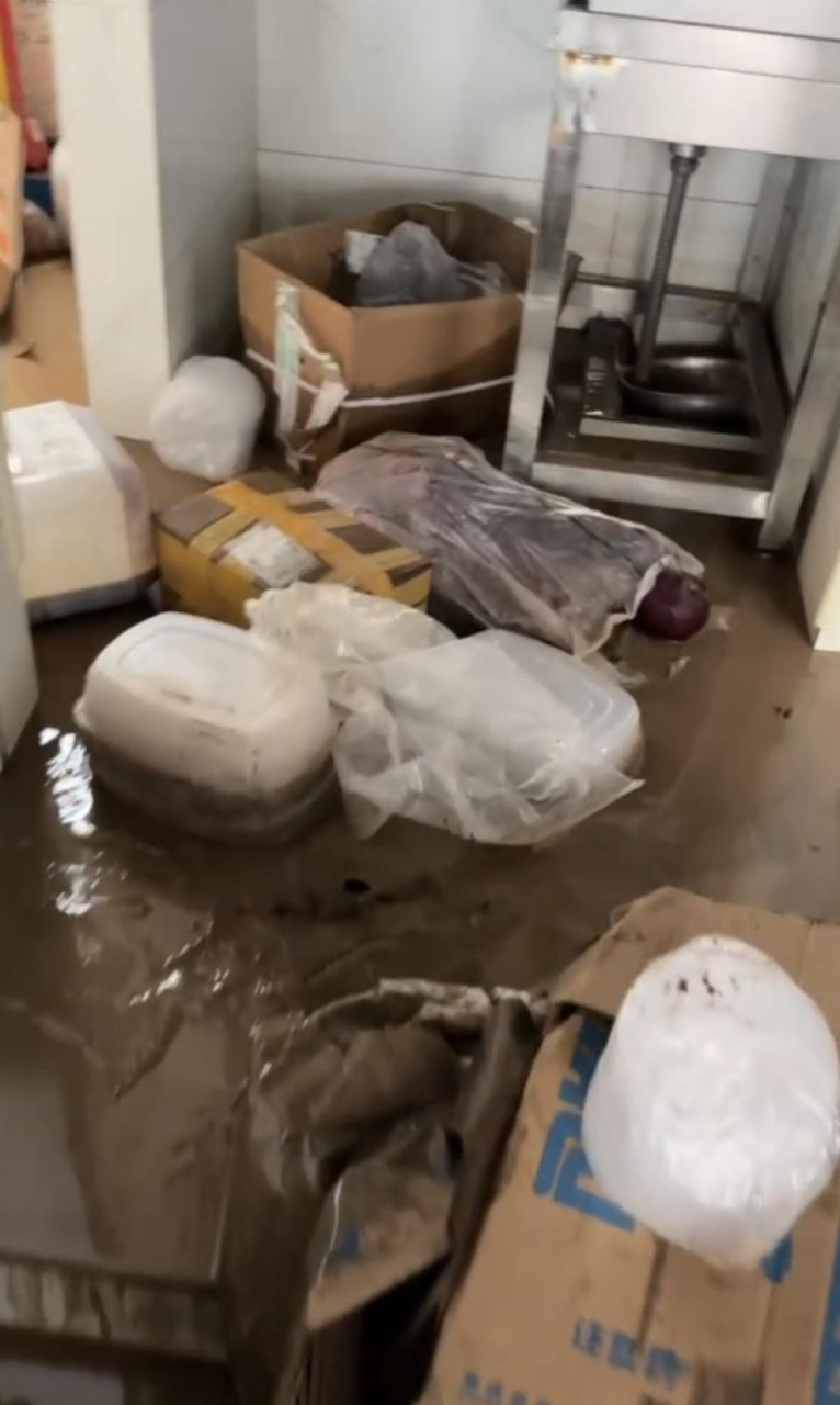 【四川古蔺凌晨下特大暴雨,目前洪水已退】7月27日凌晨,四川盆地一带