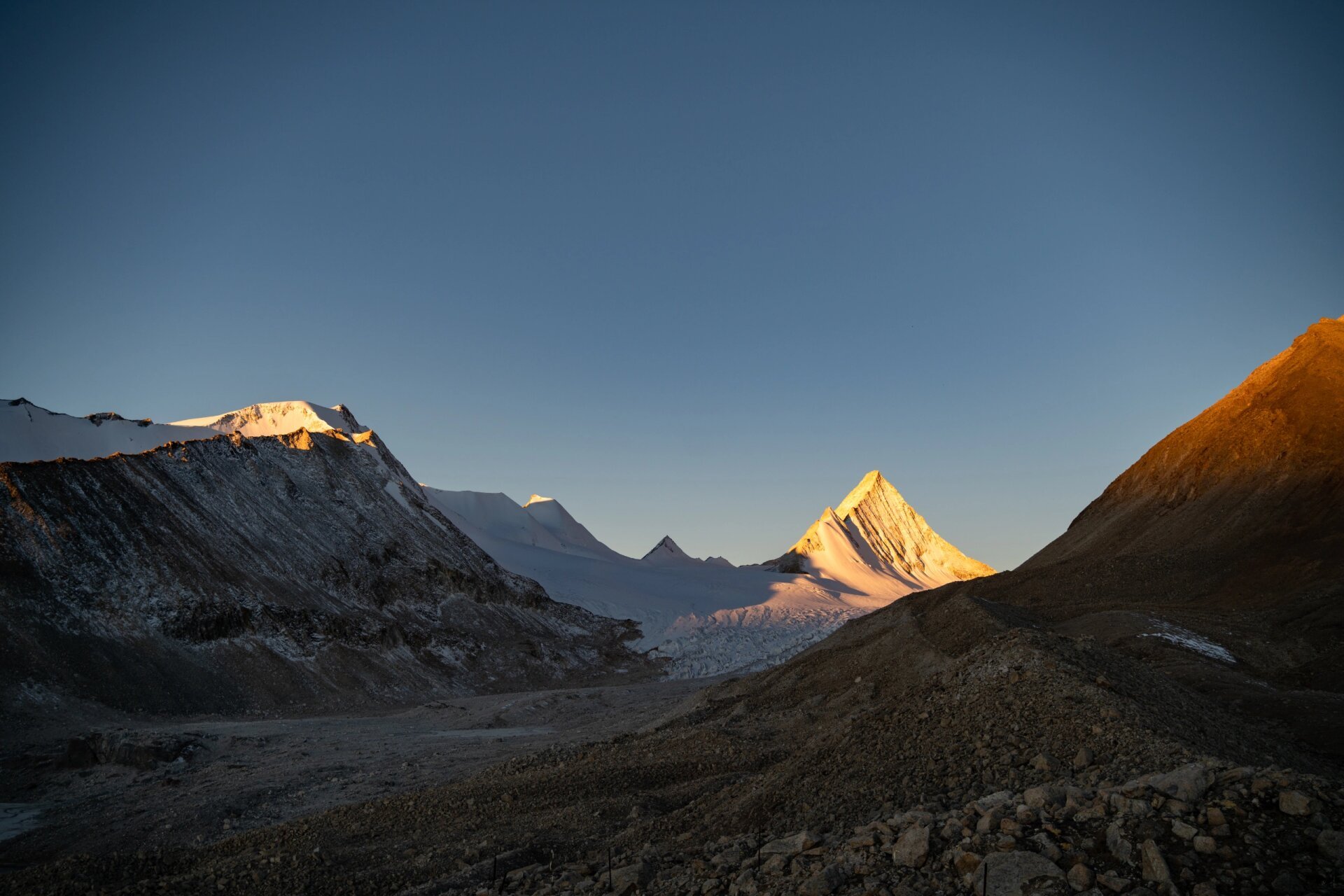 国王峰《普拉喜琼》 同属冈底斯山脉 67冷布岗日的卫峰《普拉喜琼》