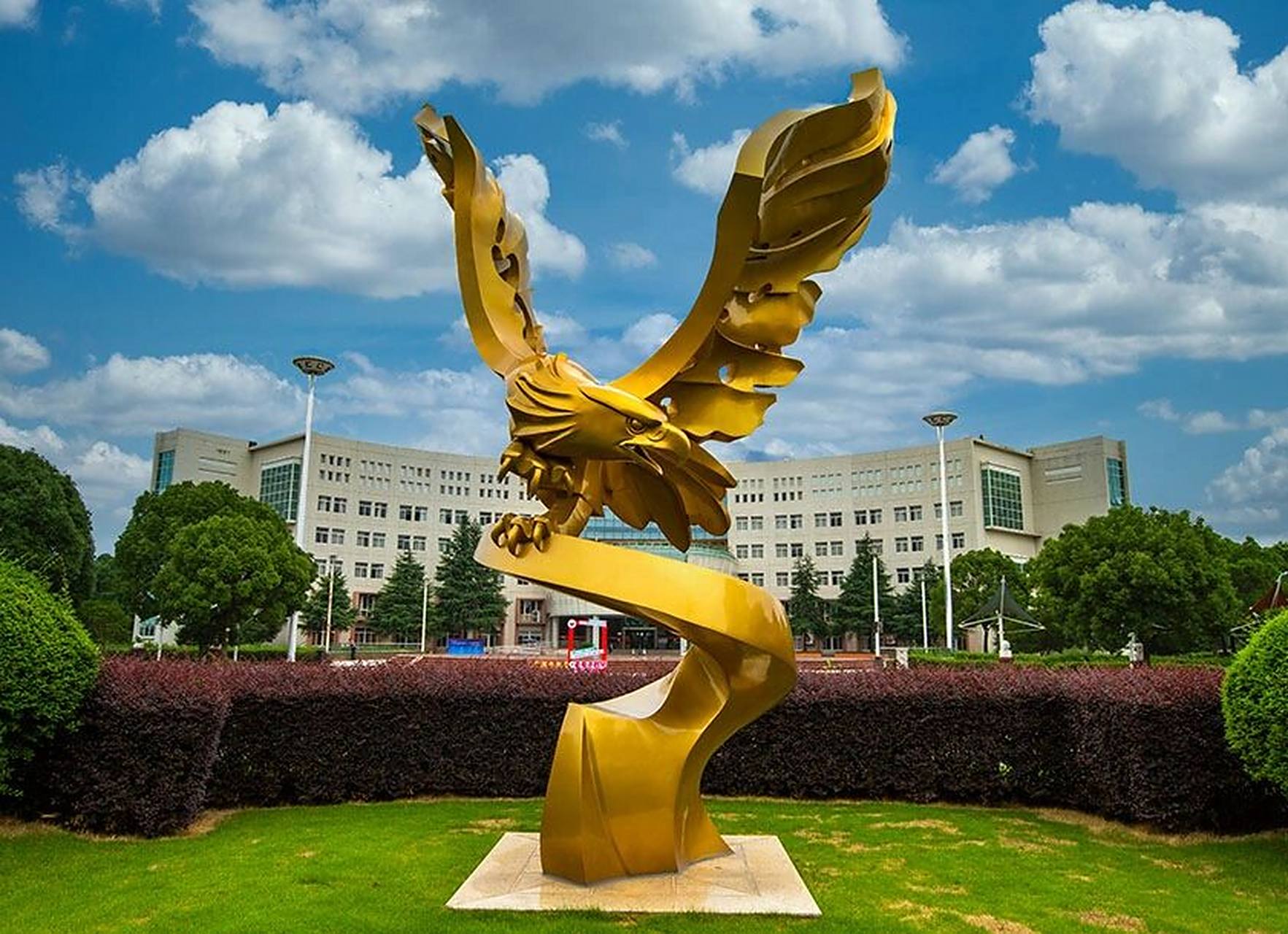 宁波财经学院校园风光图 宁波财经学院坐落于国家历史文化名城,现代化