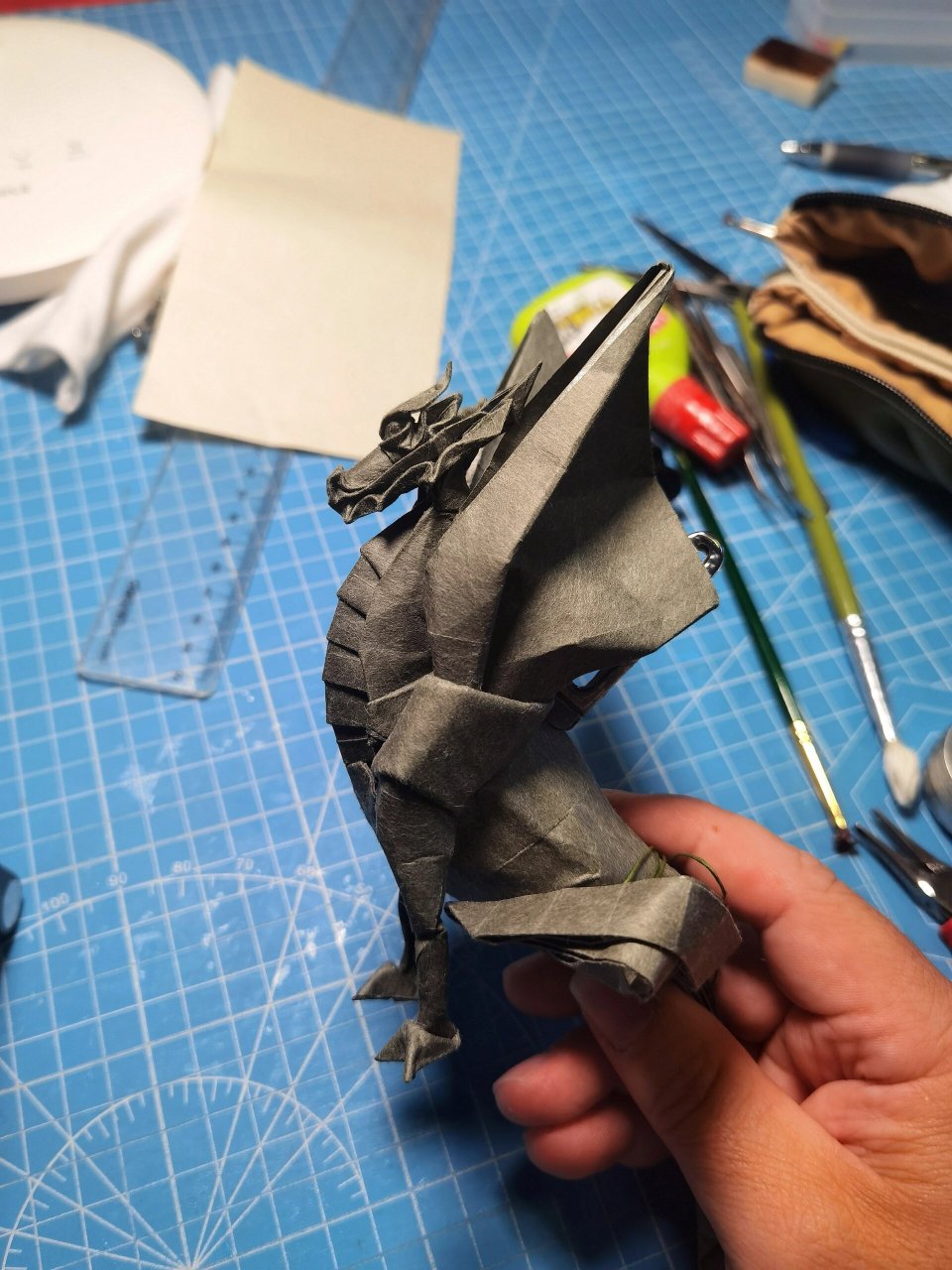 【折纸-作品】有翼麒麟 这种纸每个颜色一张,别的颜色用的快.