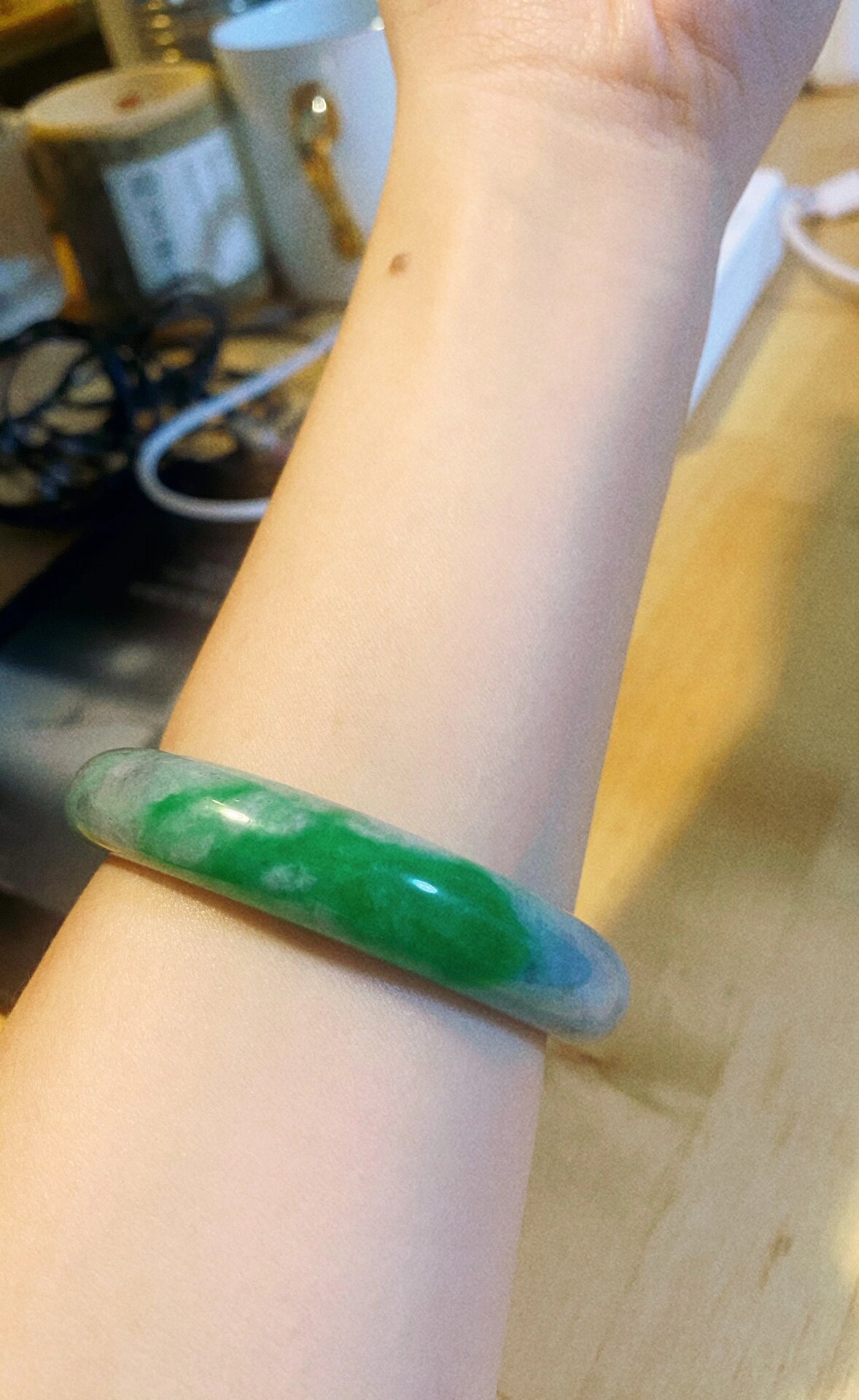 乌鸡飘绿翡翠镯子