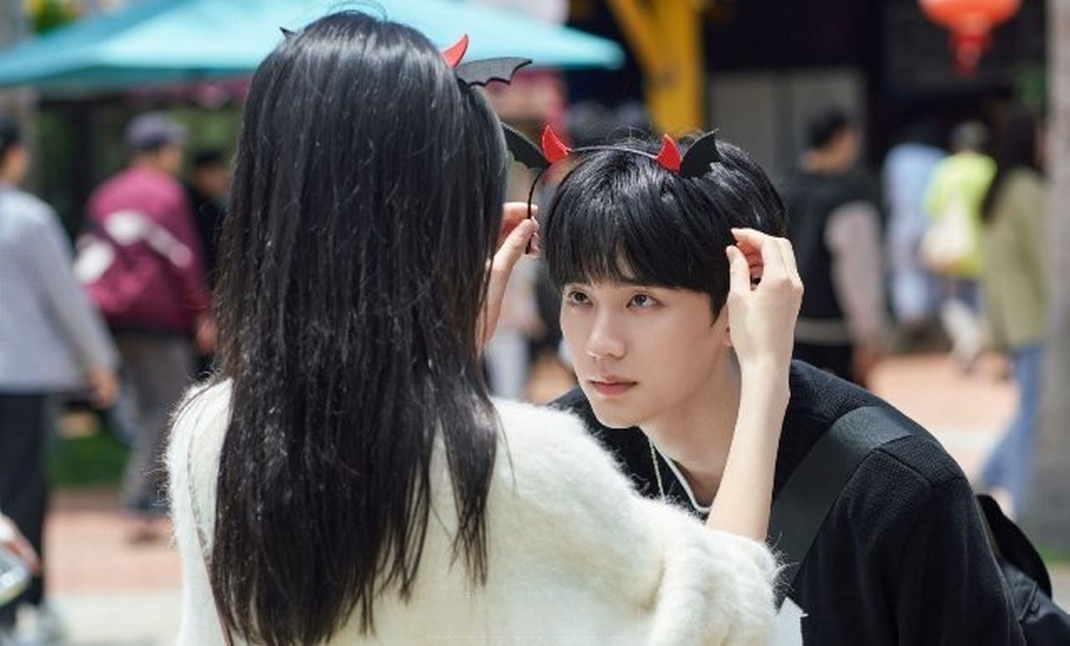 白日梦我角色号发的图,男女主不同视角图清晰度还不一样,宣发有点不