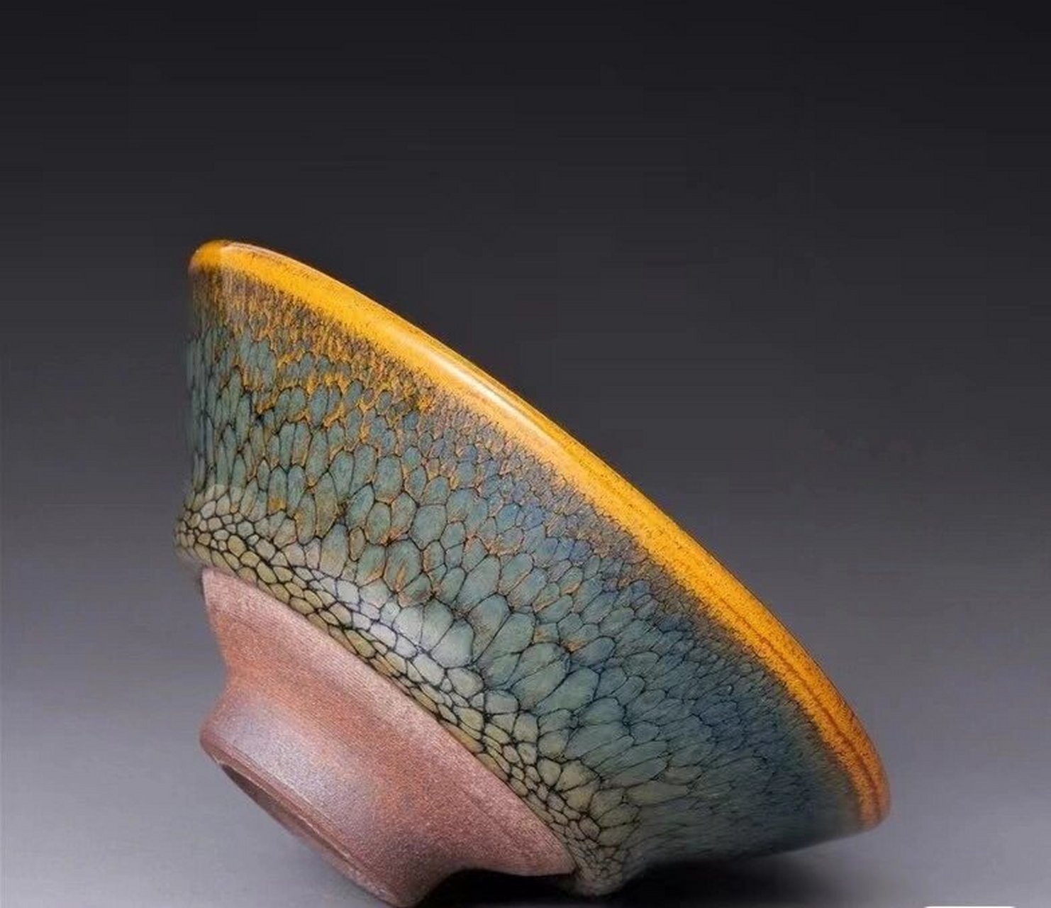 建盏的魅力,在于釉面,此款叫做鹧鸪斑 中国事茶的起源地,茶叶品种有数