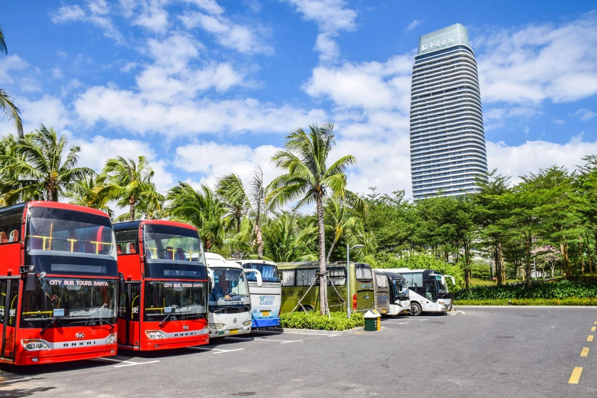 海棠湾 海棠湾位于海南省三亚市东北部,是三亚市的一个海湾.