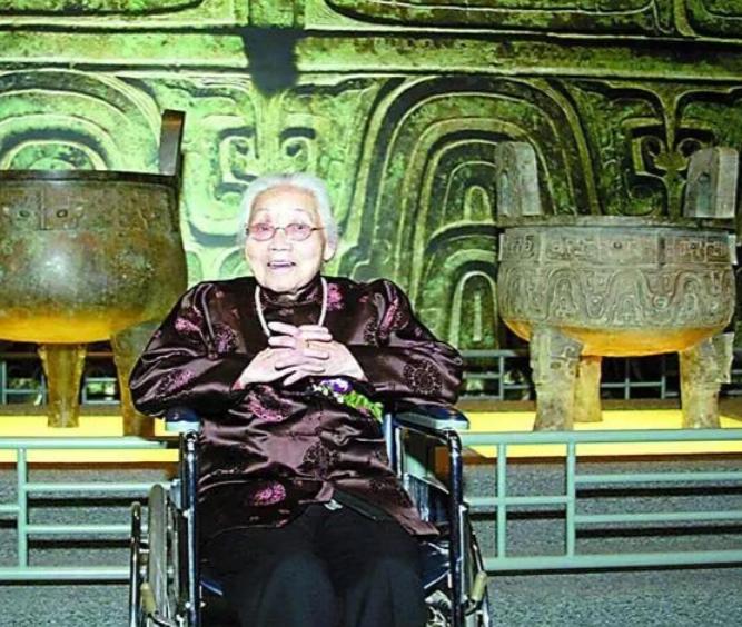 临终前,他支开旁人,只留下20岁的孙媳妇,厚着脸