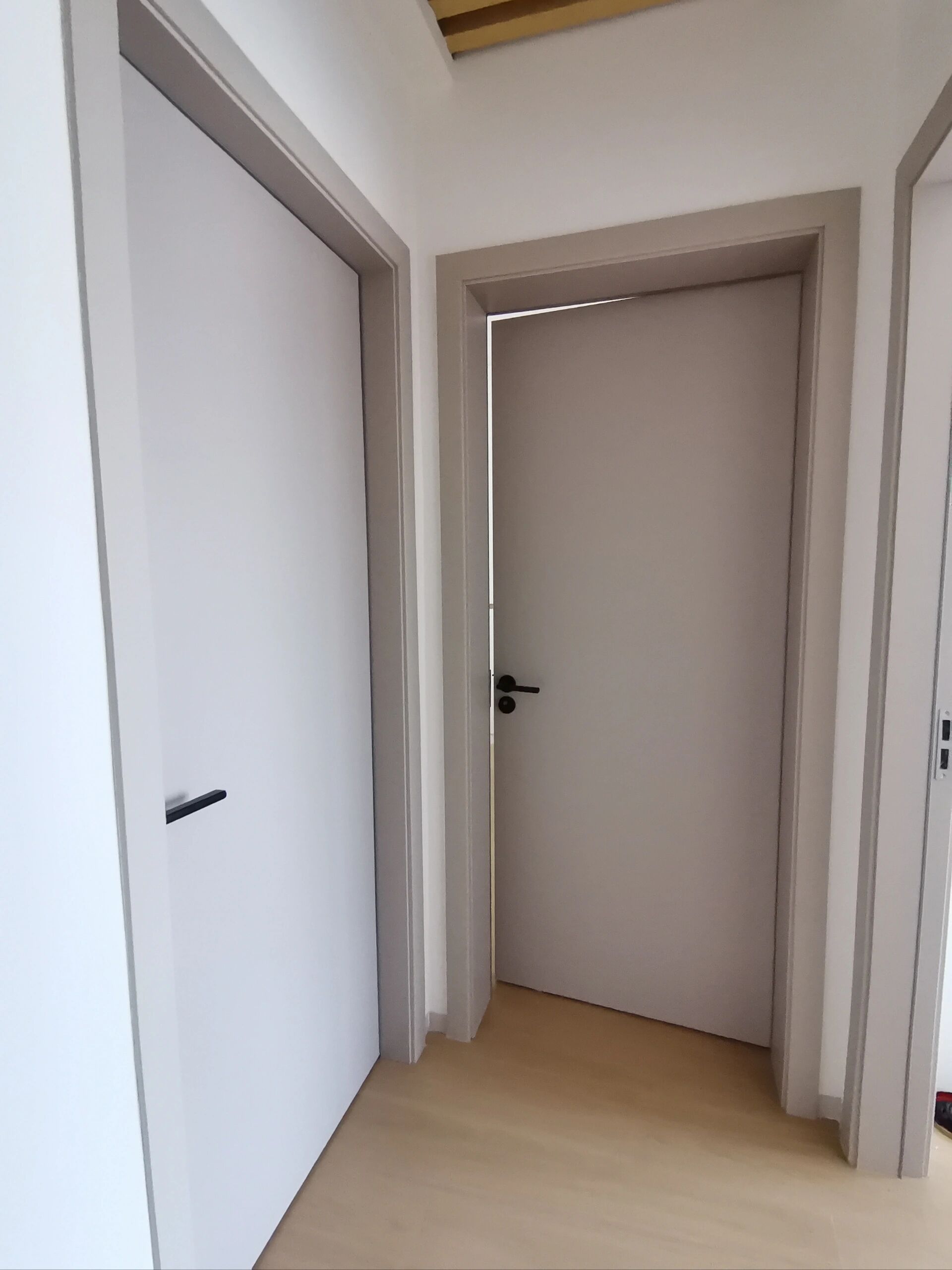 莫兰迪奶咖色房间门翻车没