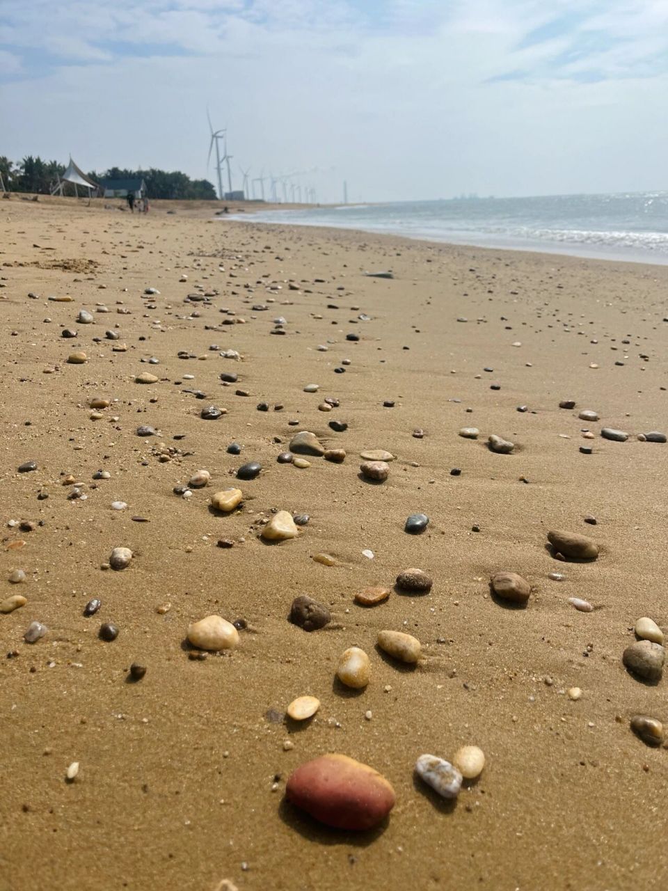 东方市 海南第二站:东方市 这里的沙滩没有三亚的细,但是人少,有很多