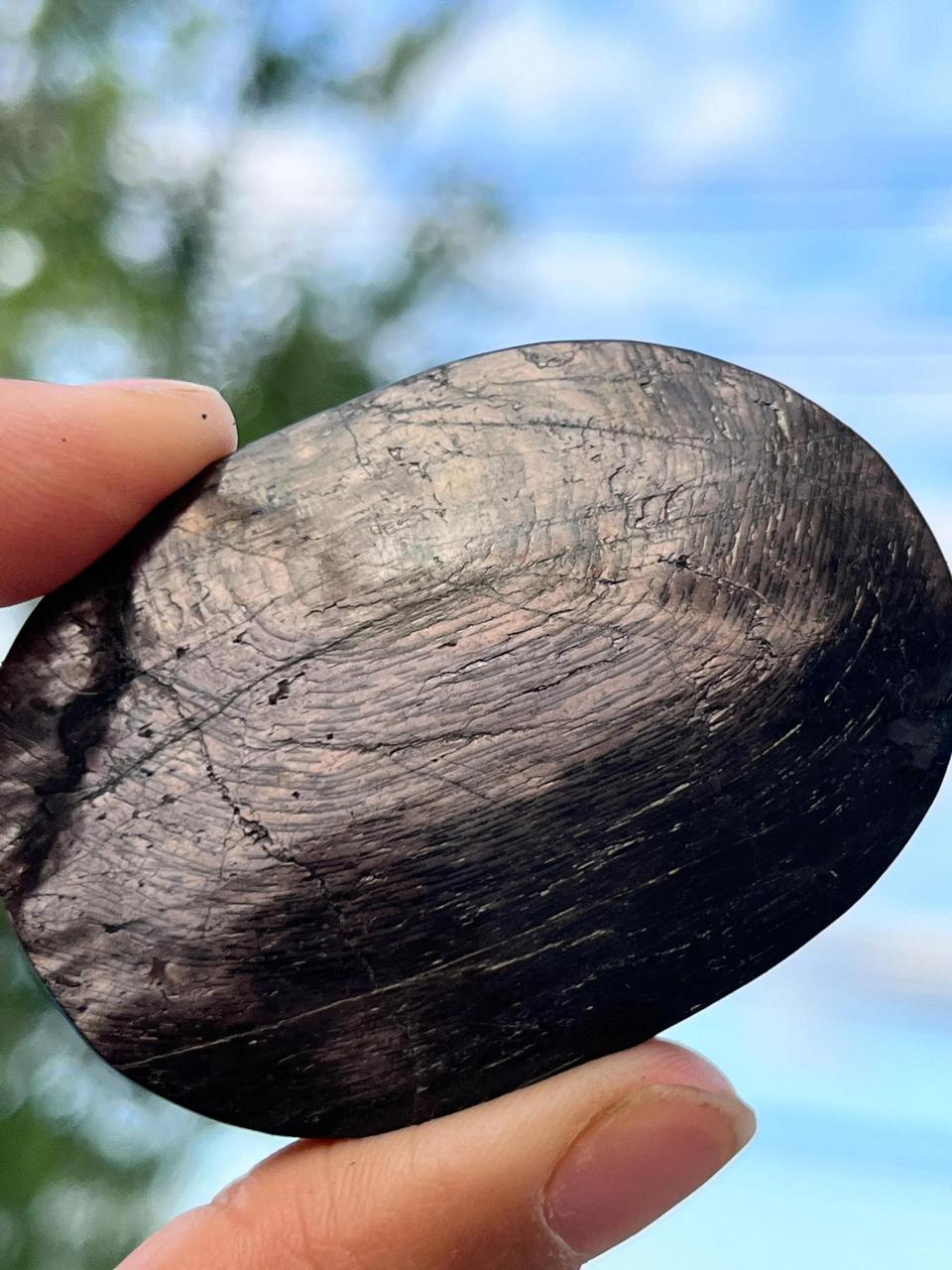 金运石有什么作用71为什么被称为92石71  金运石又称为黑银线石