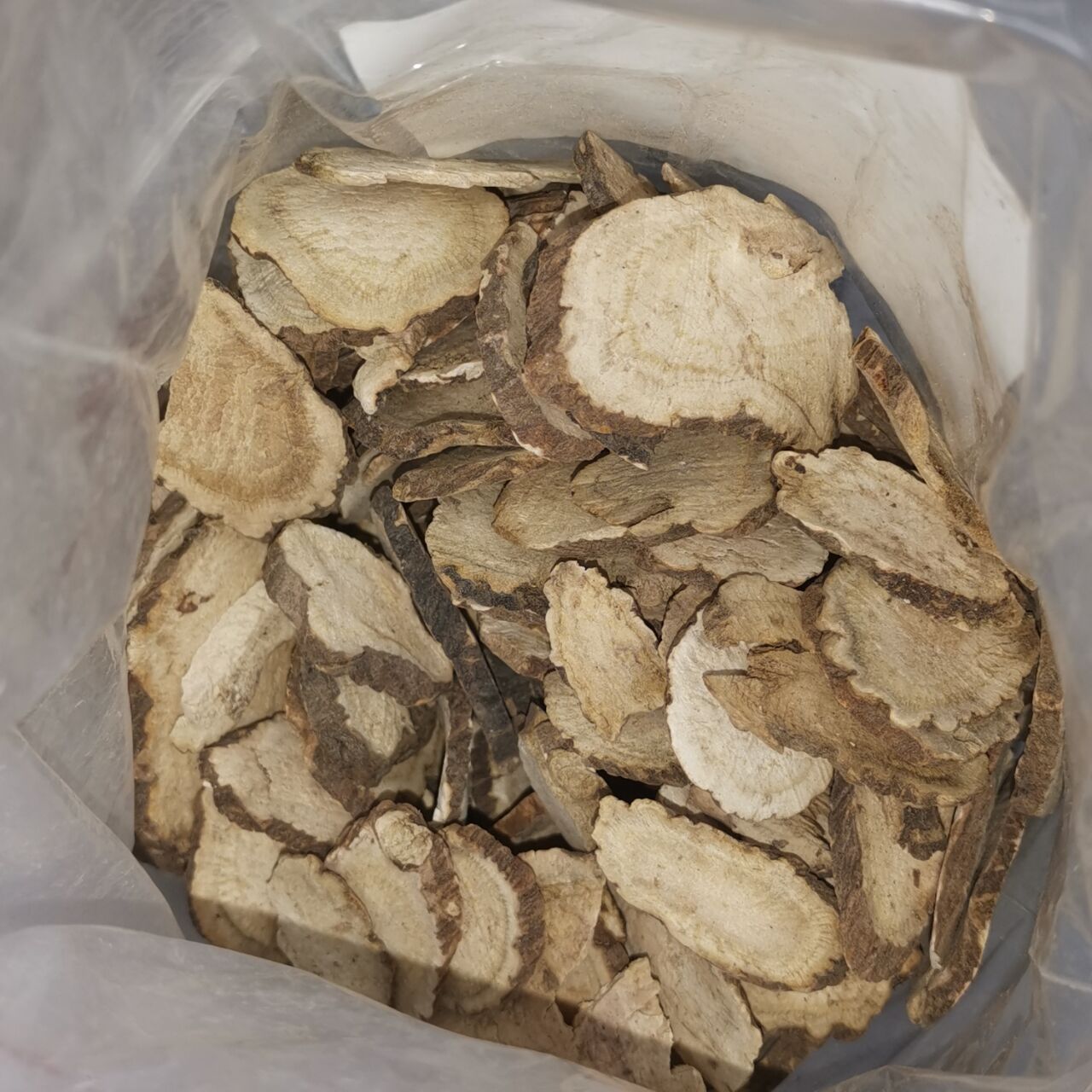 看图识中药-【赤芍】 中药材赤芍是一味清热药,为毛茛科植物芍药或川