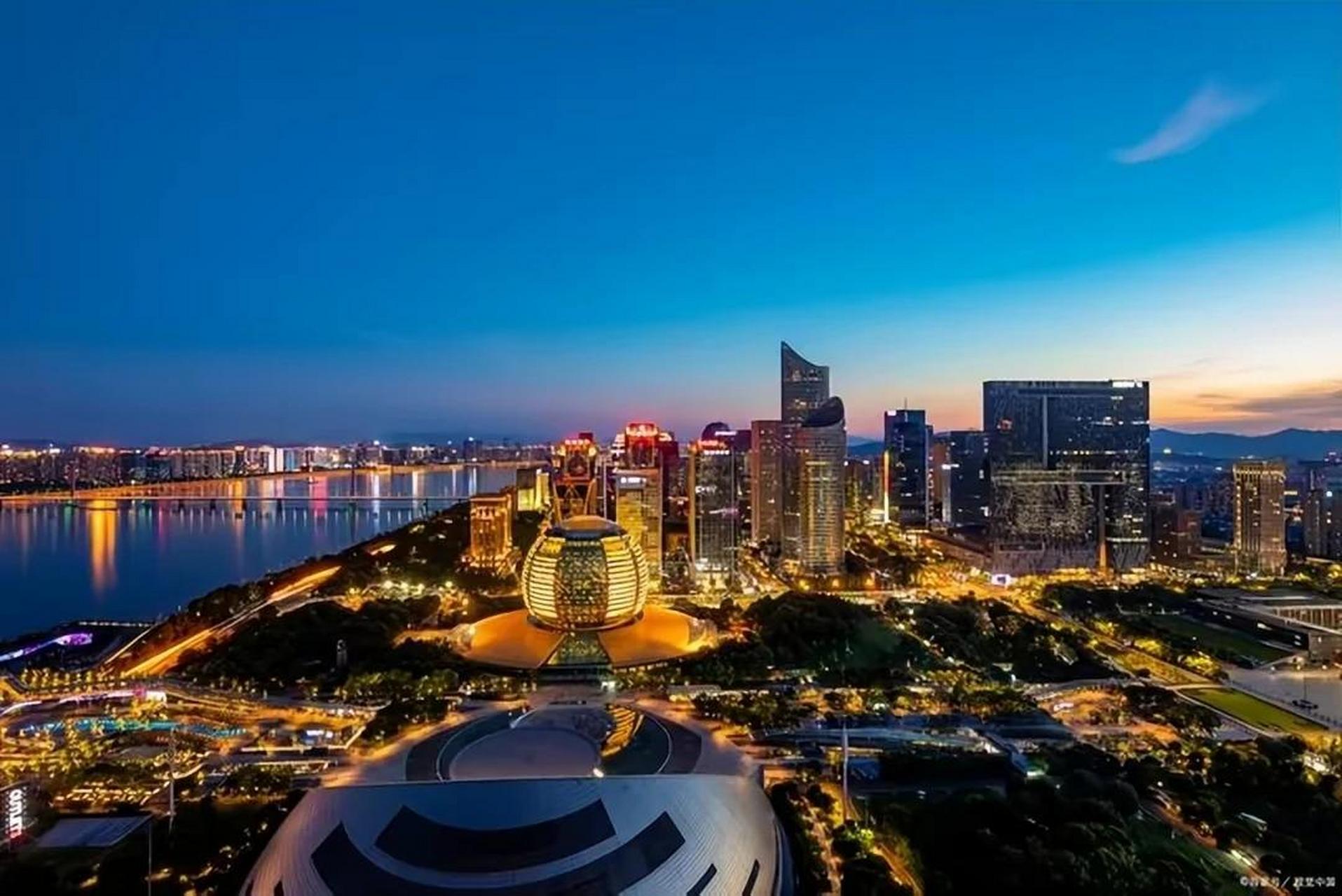 杭州为什么是一个美食荒漠呢? 照理讲,杭州作为中国的历史文化名城之