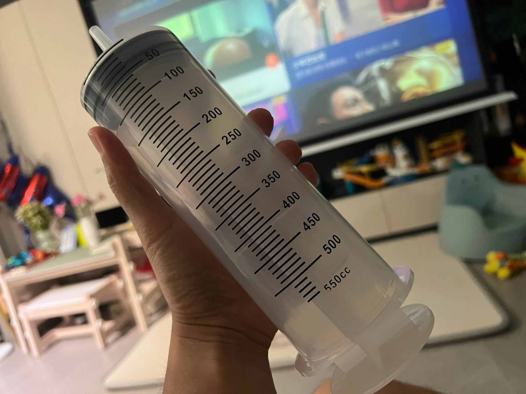 一时兴起买了一个大针管 这就大的很夸张 	   	 花友们猜猜这是干啥用