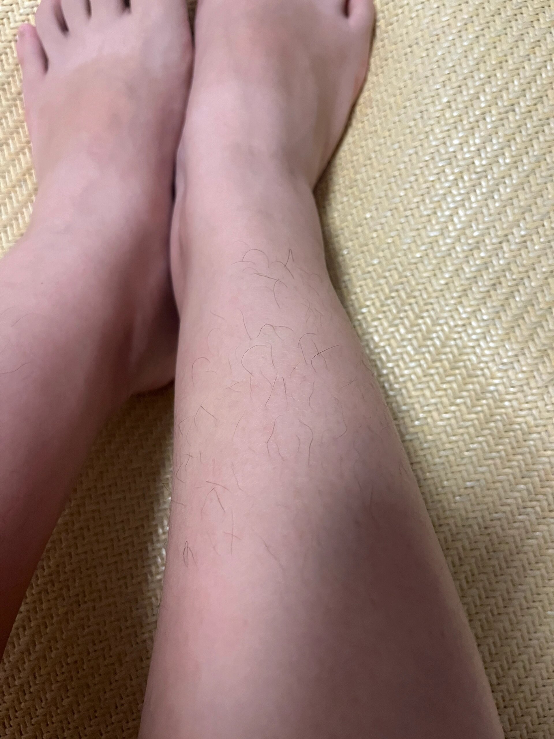 突然发现自己腿毛越来越多了 夏天到了,之前一直有人评论我长腿毛了