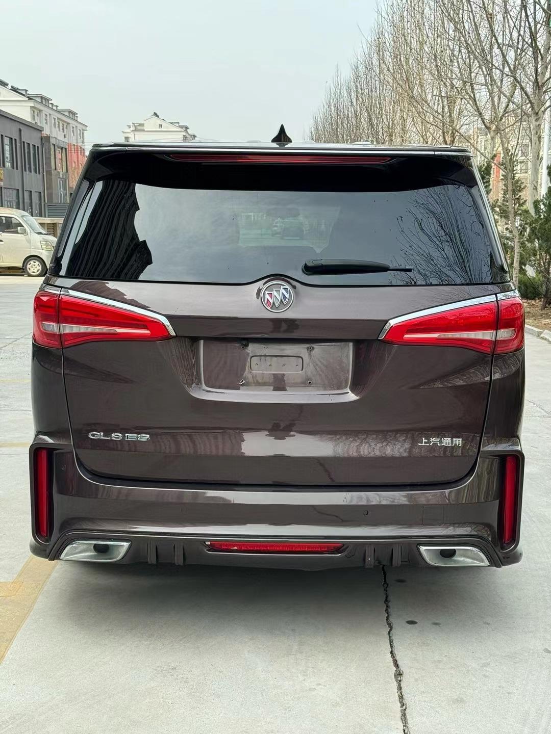 精品私家一手别克gl8es豪华7座商务,升级蒙娜丽莎后包围,双电动门