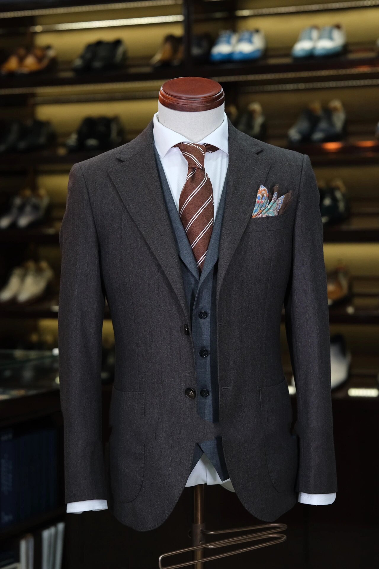 日常休闲西装搭配参考 《咖啡色西装》 棕色系是沉稳优雅的颜色 是