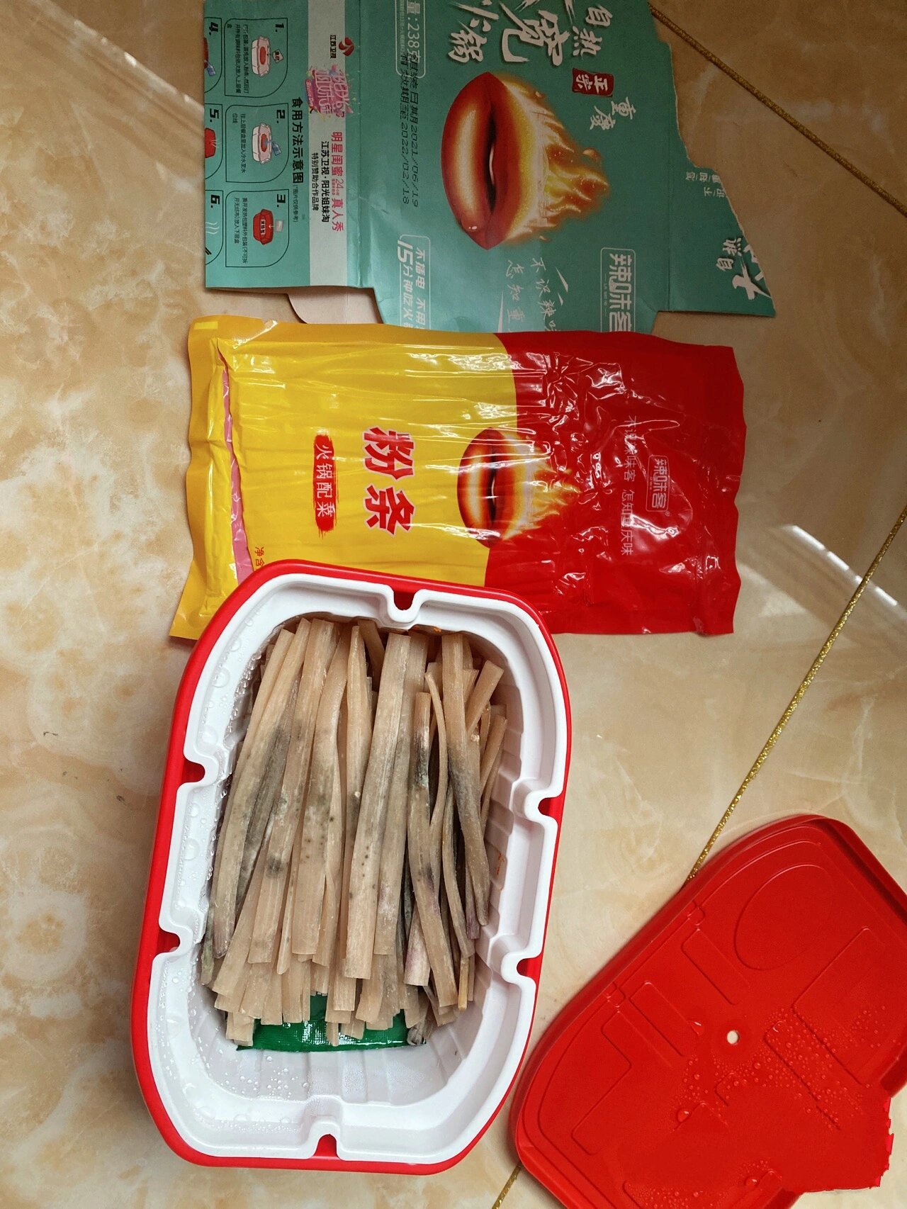 辣味客自热大宽粉火锅宽粉发霉