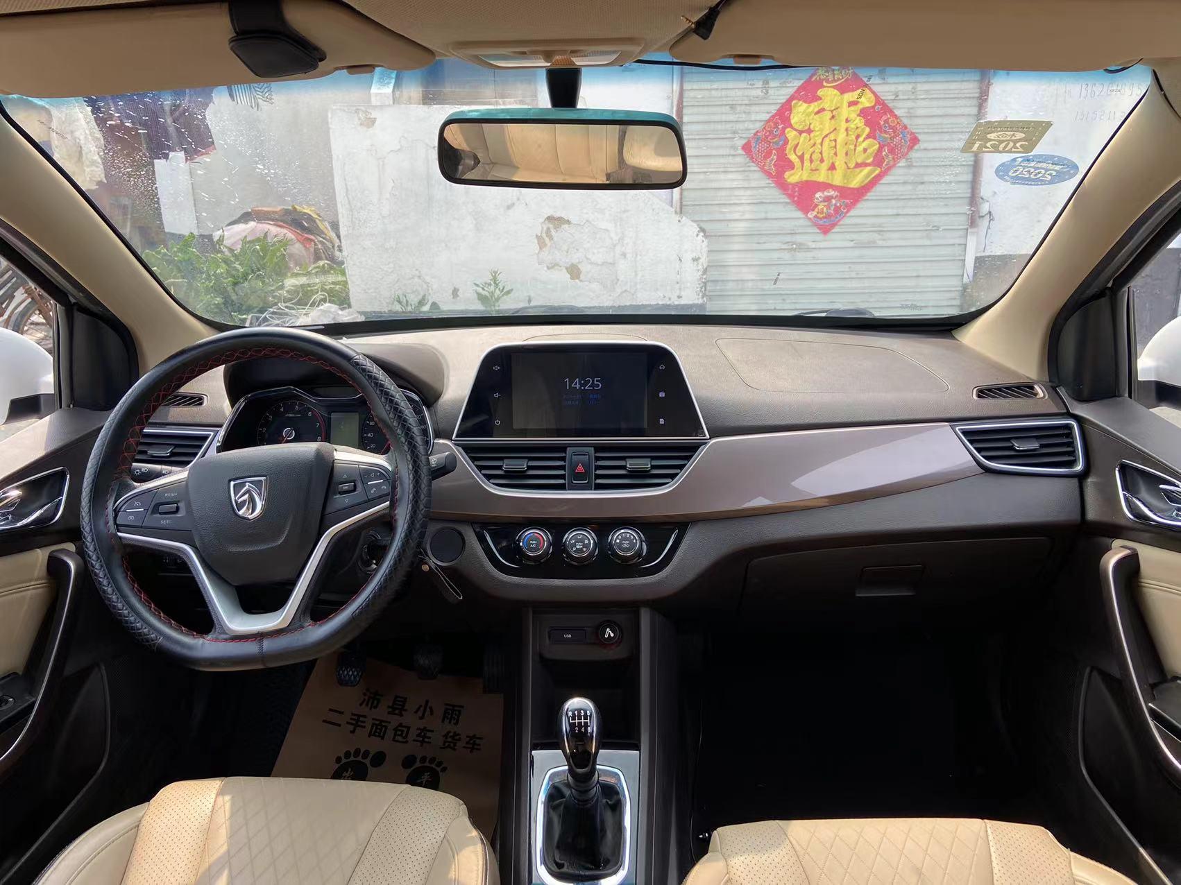 宝骏310w,一手车,跑了6万多公里,次顶配大瓶导航,倒车影响,多功能方向